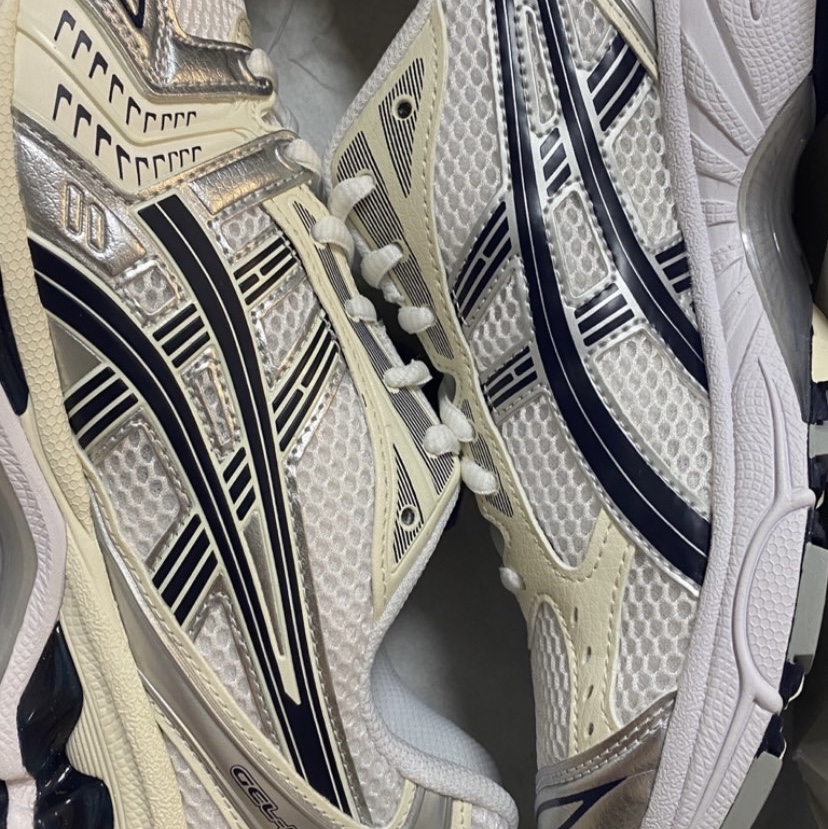(W) Asics Gel-Kayano 14 White Midnight 착용 스타일