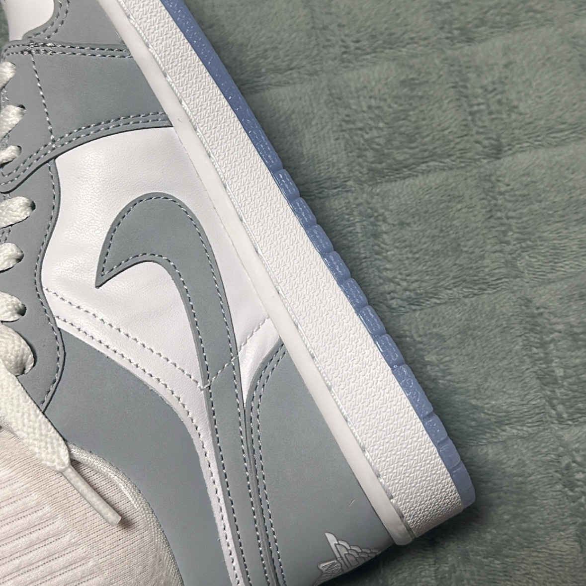 (W) Jordan 1 Low White Wolf Grey 착용 스타일