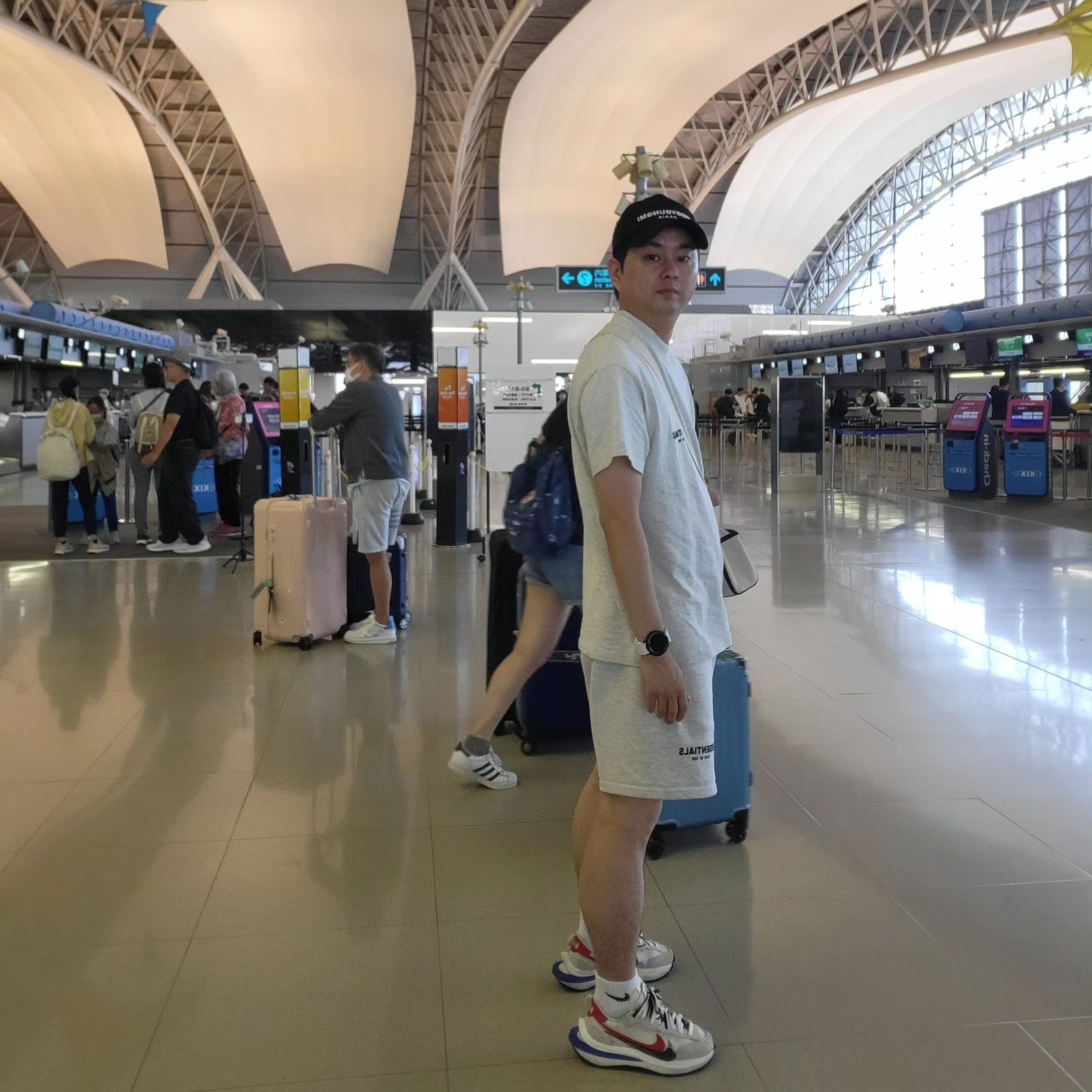 Wooyoungmi Embroidered Ball Cap Black - 23SS, Wooyoungmi Flower Print Back Logo T-Shirt Black - 23FW 착용 스타일 - 5