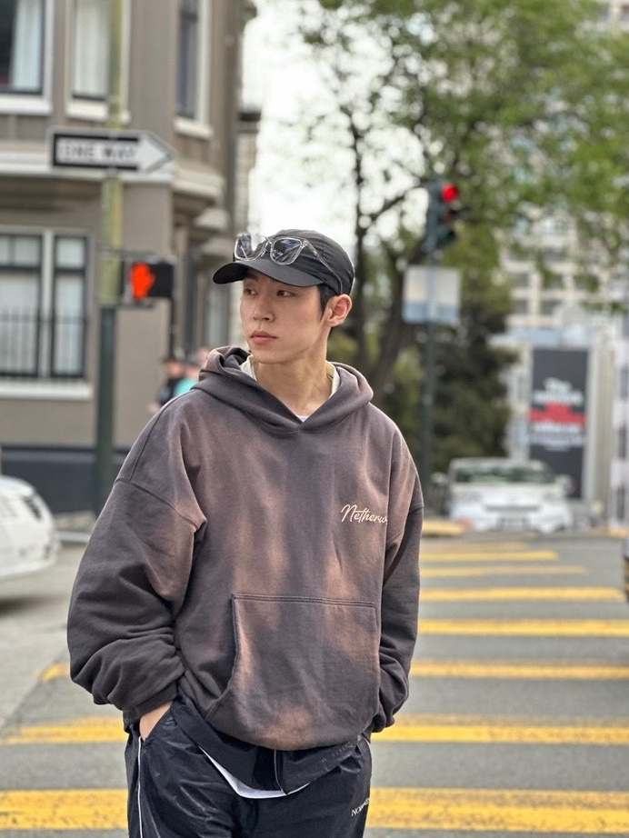 Netherworld Washed Hoodie Grey 착용 스타일
