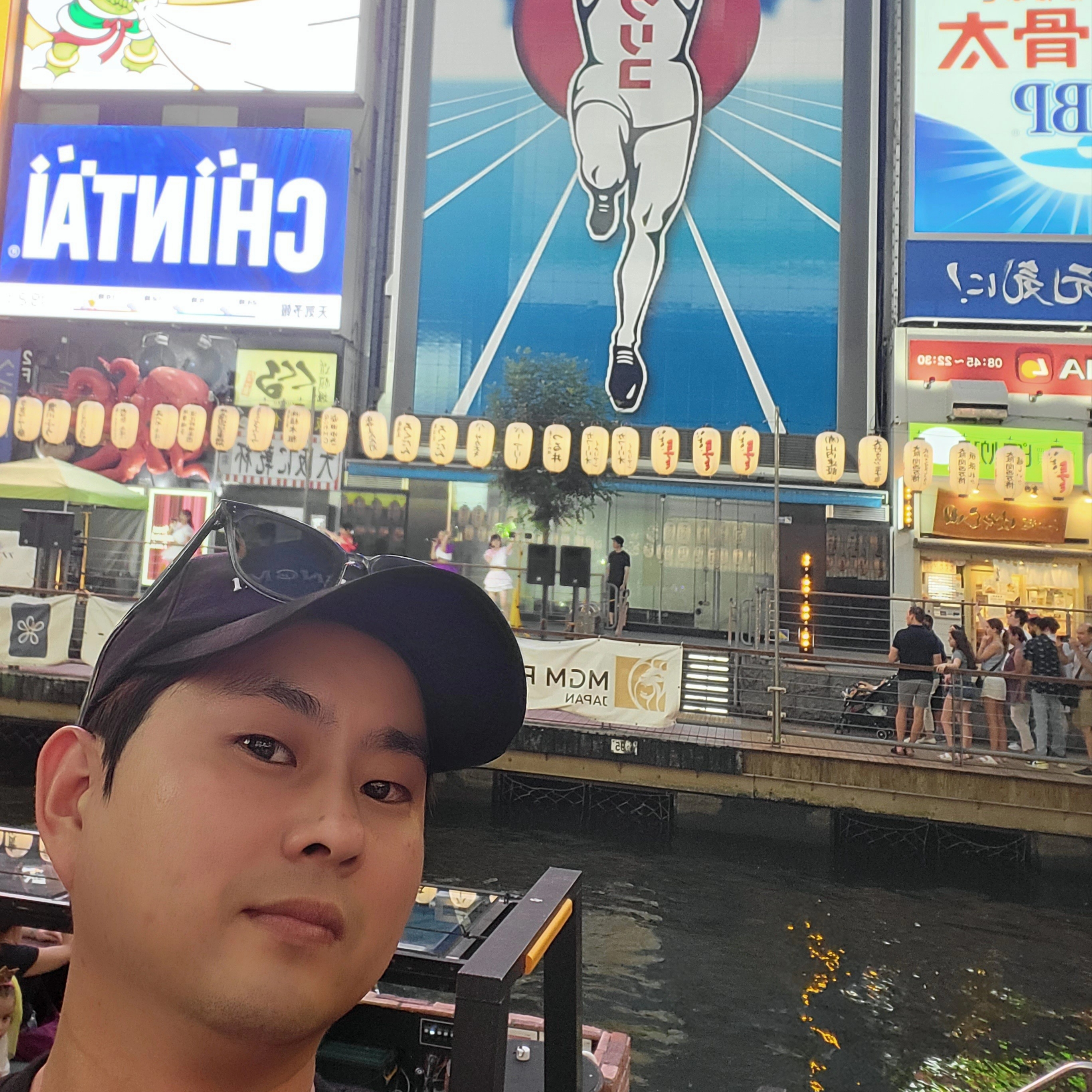 Wooyoungmi Embroidered Ball Cap Black - 23SS, Wooyoungmi Flower Print Back Logo T-Shirt Black - 23FW 착용 스타일 - 3