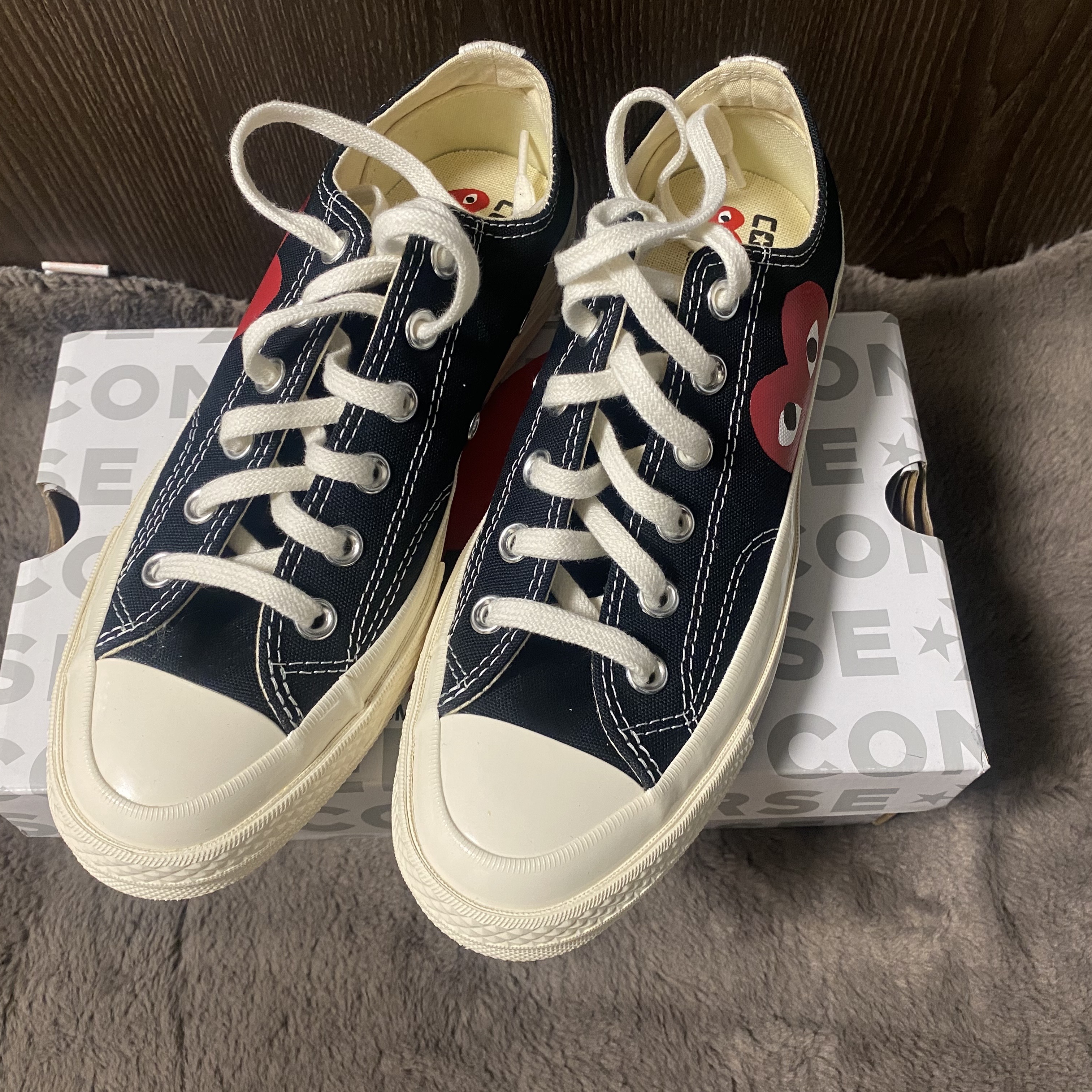 Converse x Play Comme des Garcons Chuck 70 Ox Black 착용 스타일 - 3