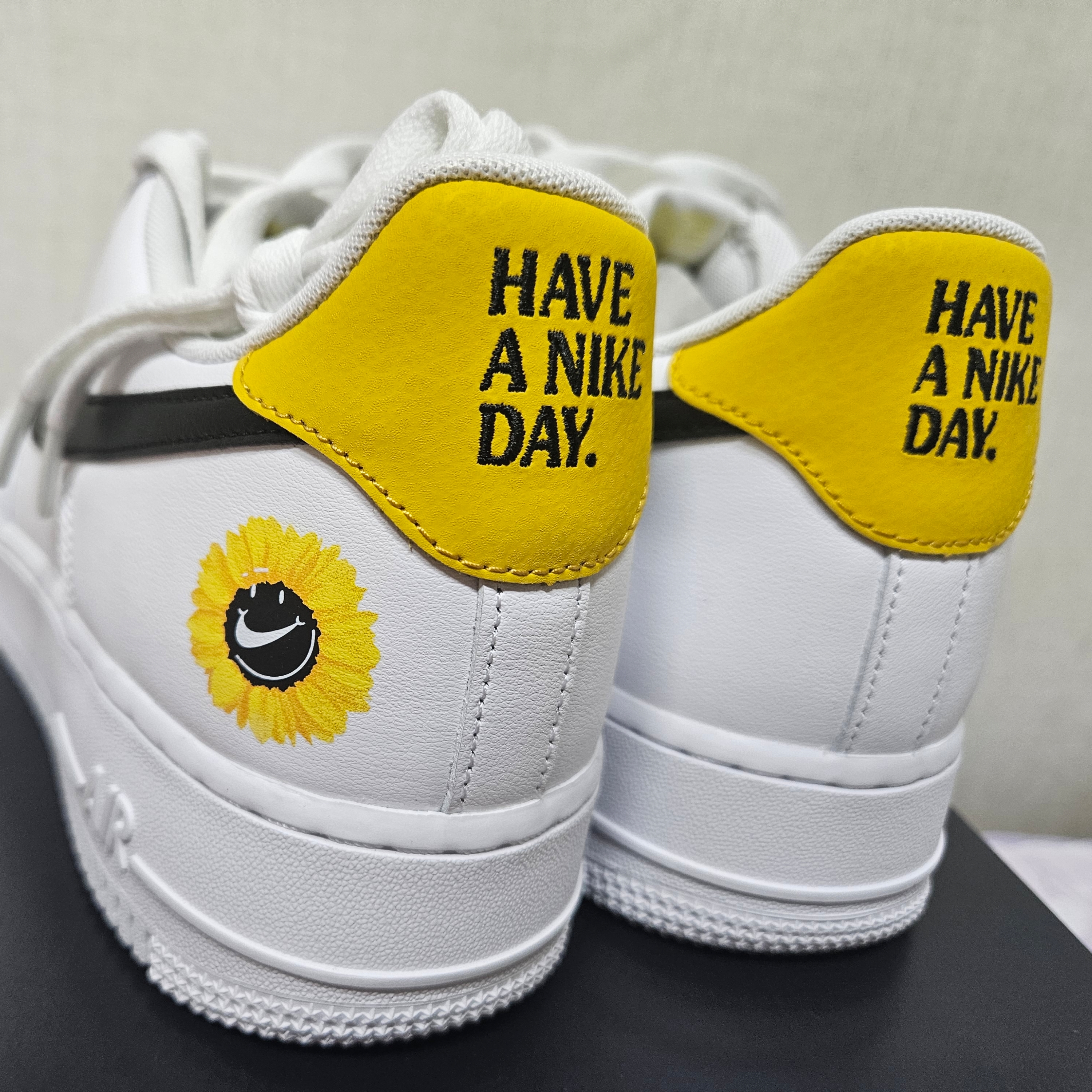 Nike Air Force 1 '07 LV8 2 Have a Nike Day 착용 스타일 - 1