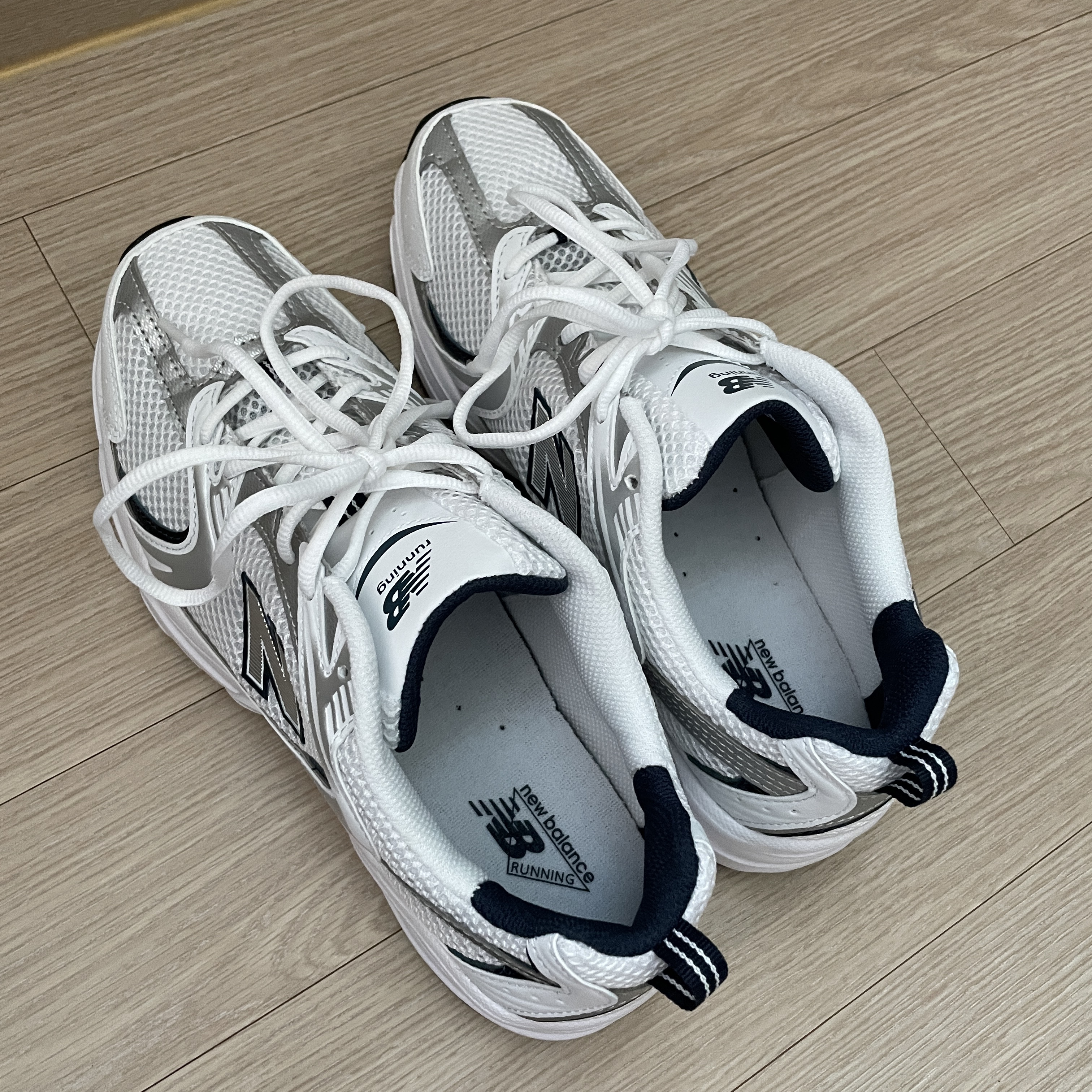 New Balance 530 White 착용 스타일