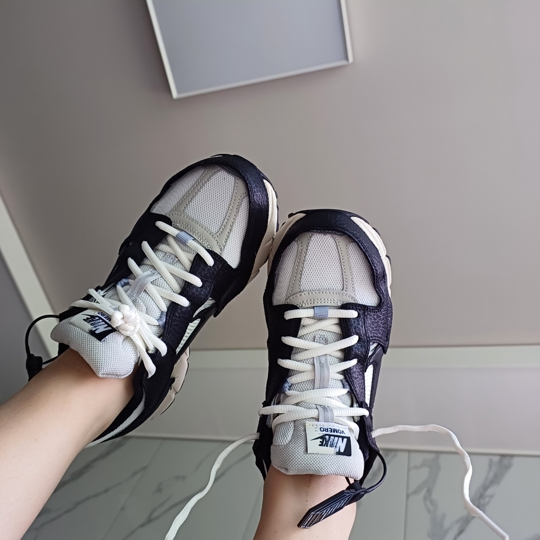 (W) Nike Zoom Vomero 5 Wolf Grey and Black 착용 스타일 - 2