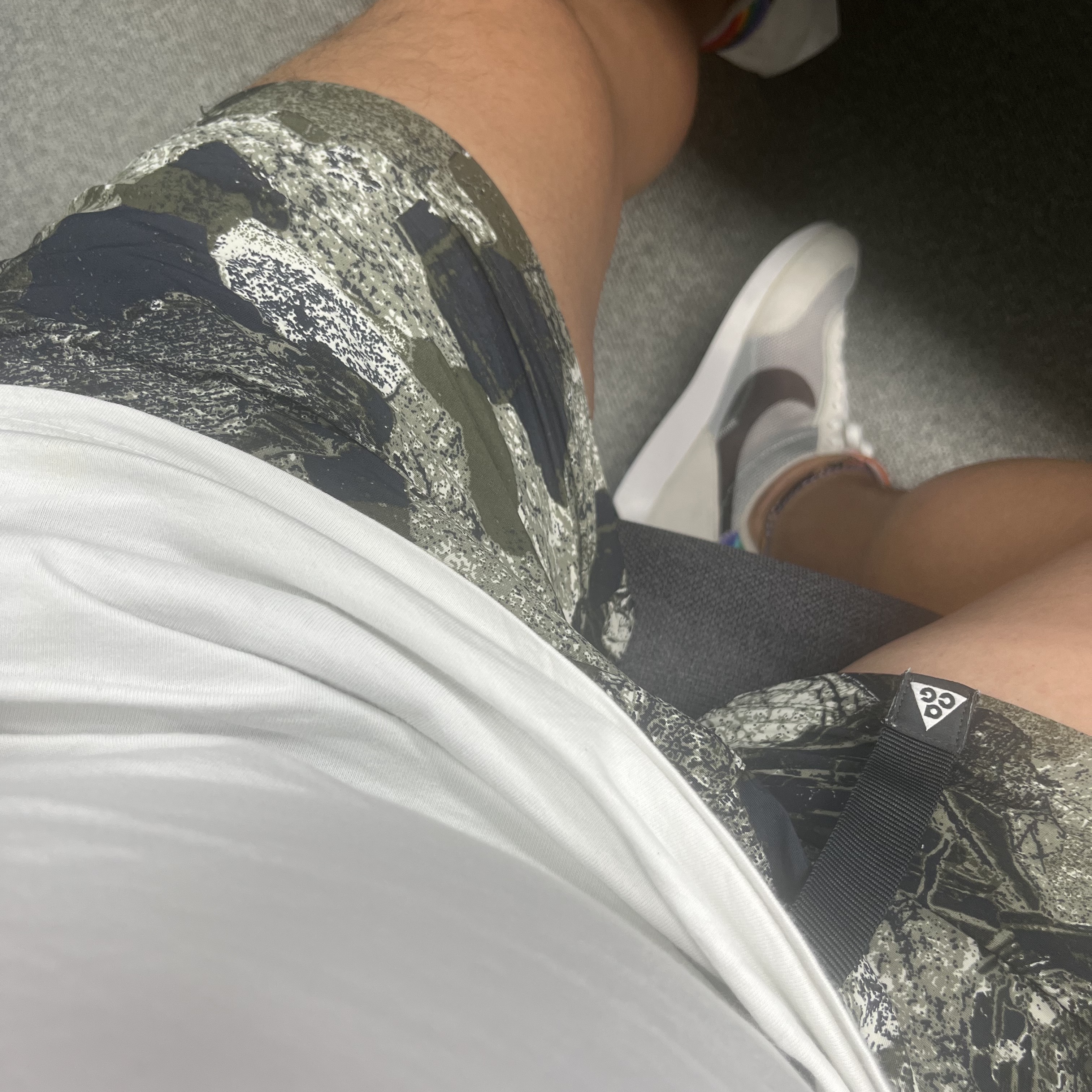 Nike ACG Print Trail Shorts Cargo Khaki - Asia 착용 스타일