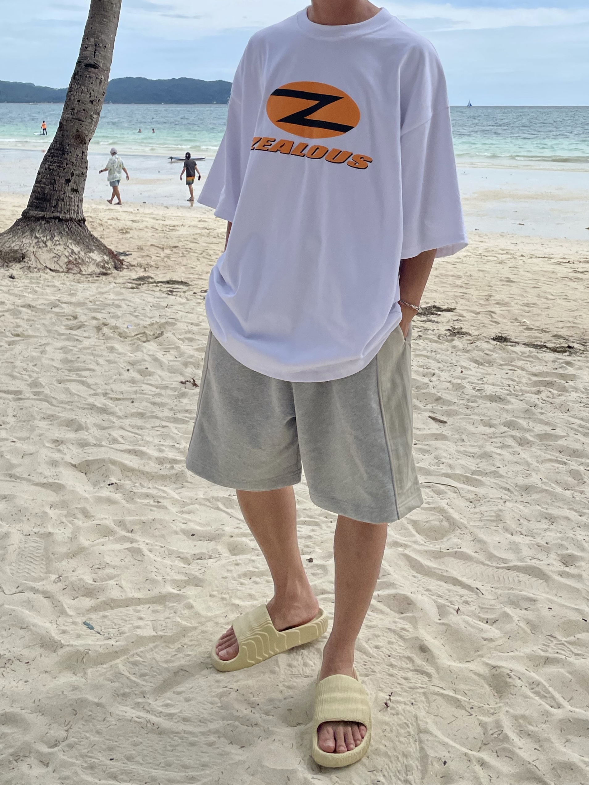 Adidas Adilette 22 Desert Sand 착용 스타일 - 2