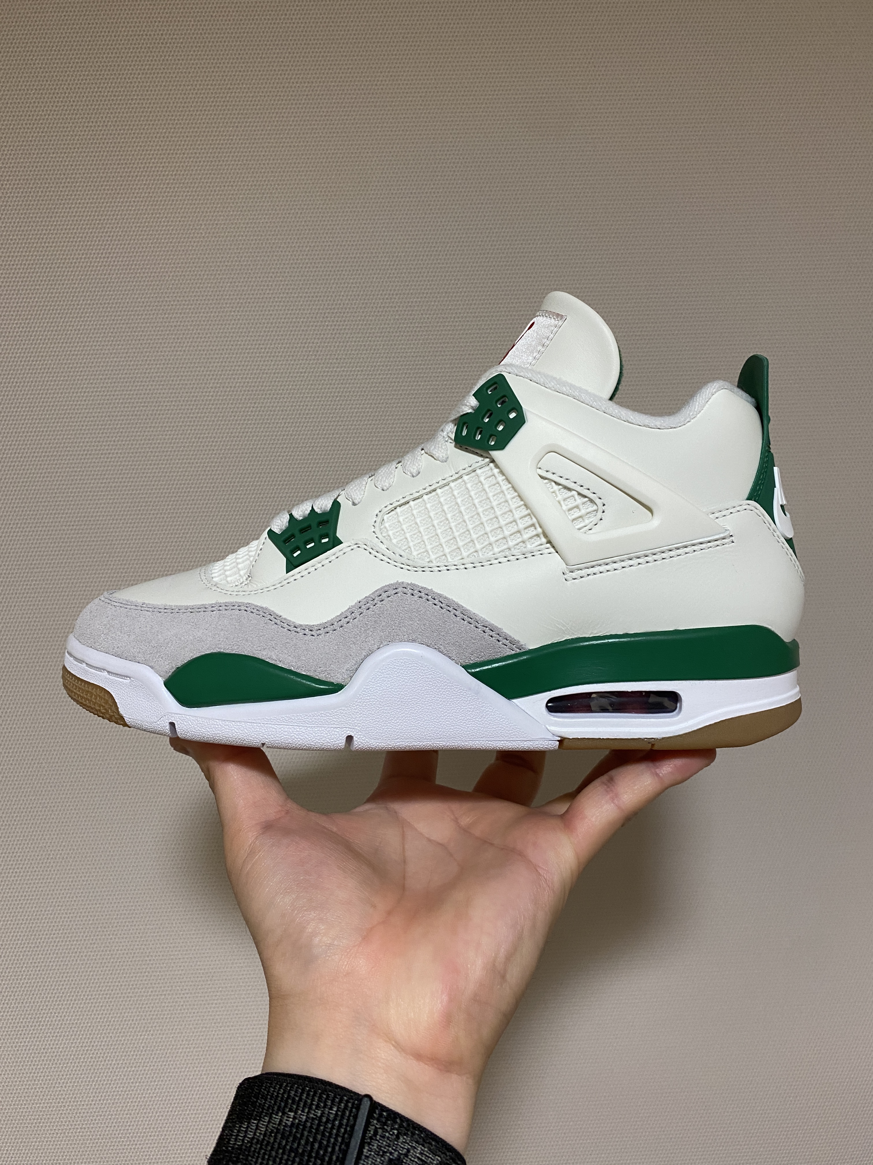 Jordan 4 x Nike SB Retro SP Pine Green 착용 스타일 - 1