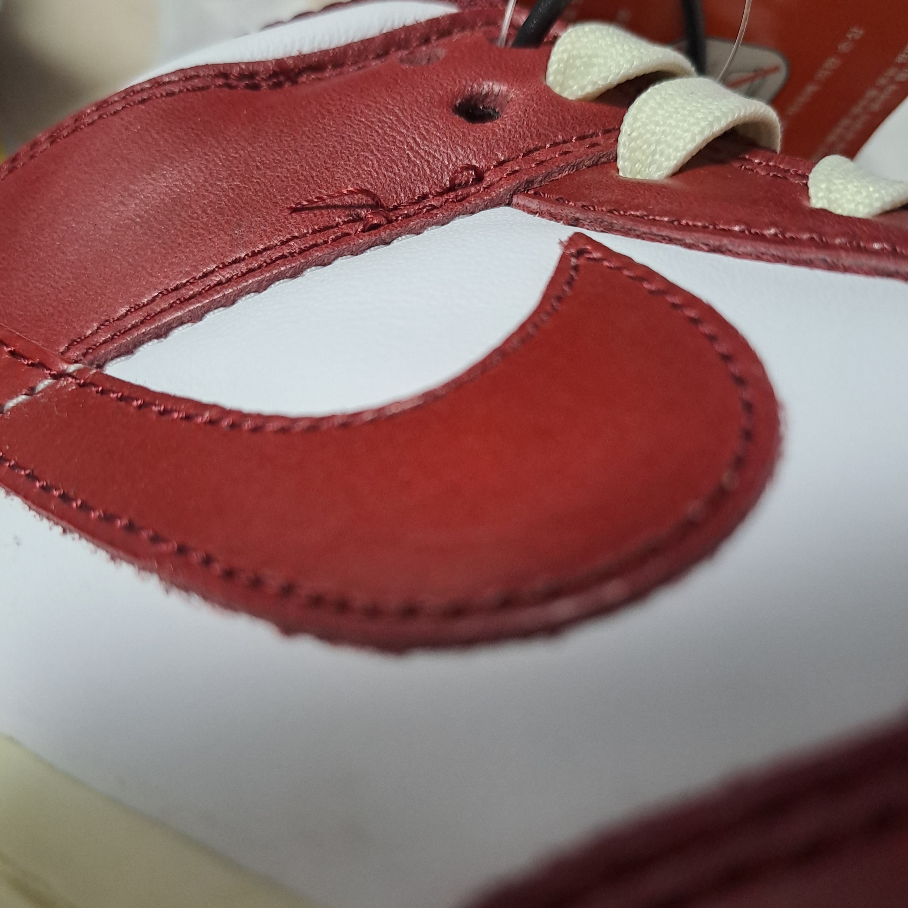 (W) Nike Dunk Low Retro PRM Team Red and White 착용 스타일