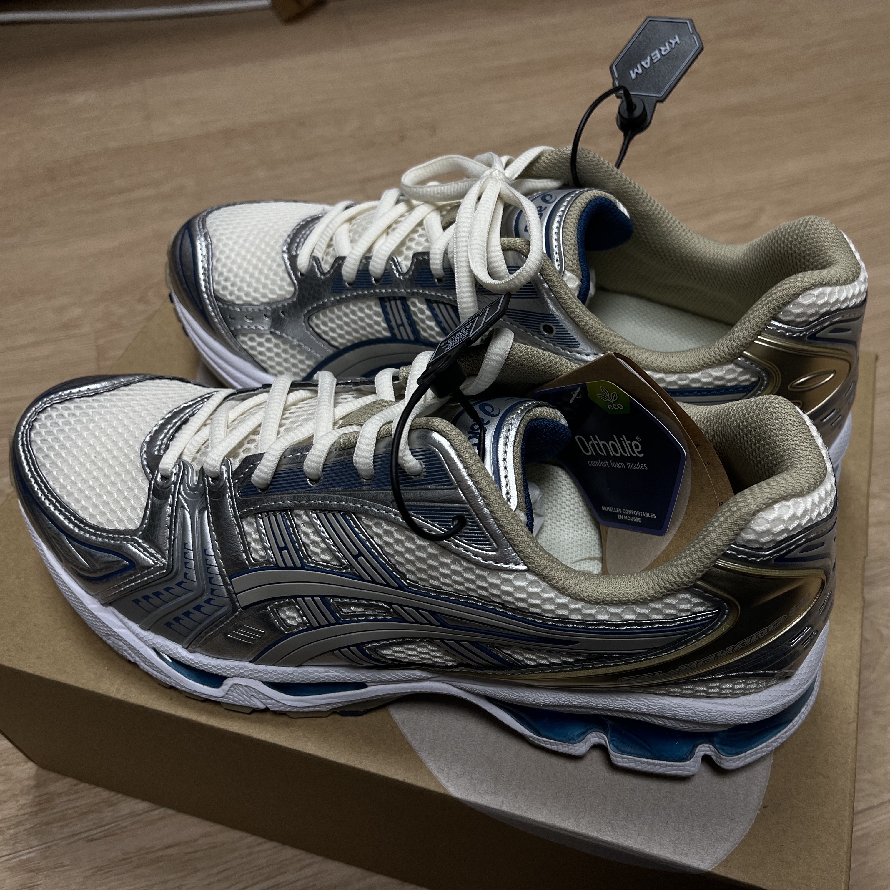Asics Gel-Kayano 14 Cream Pure Silver 착용 스타일 - 2