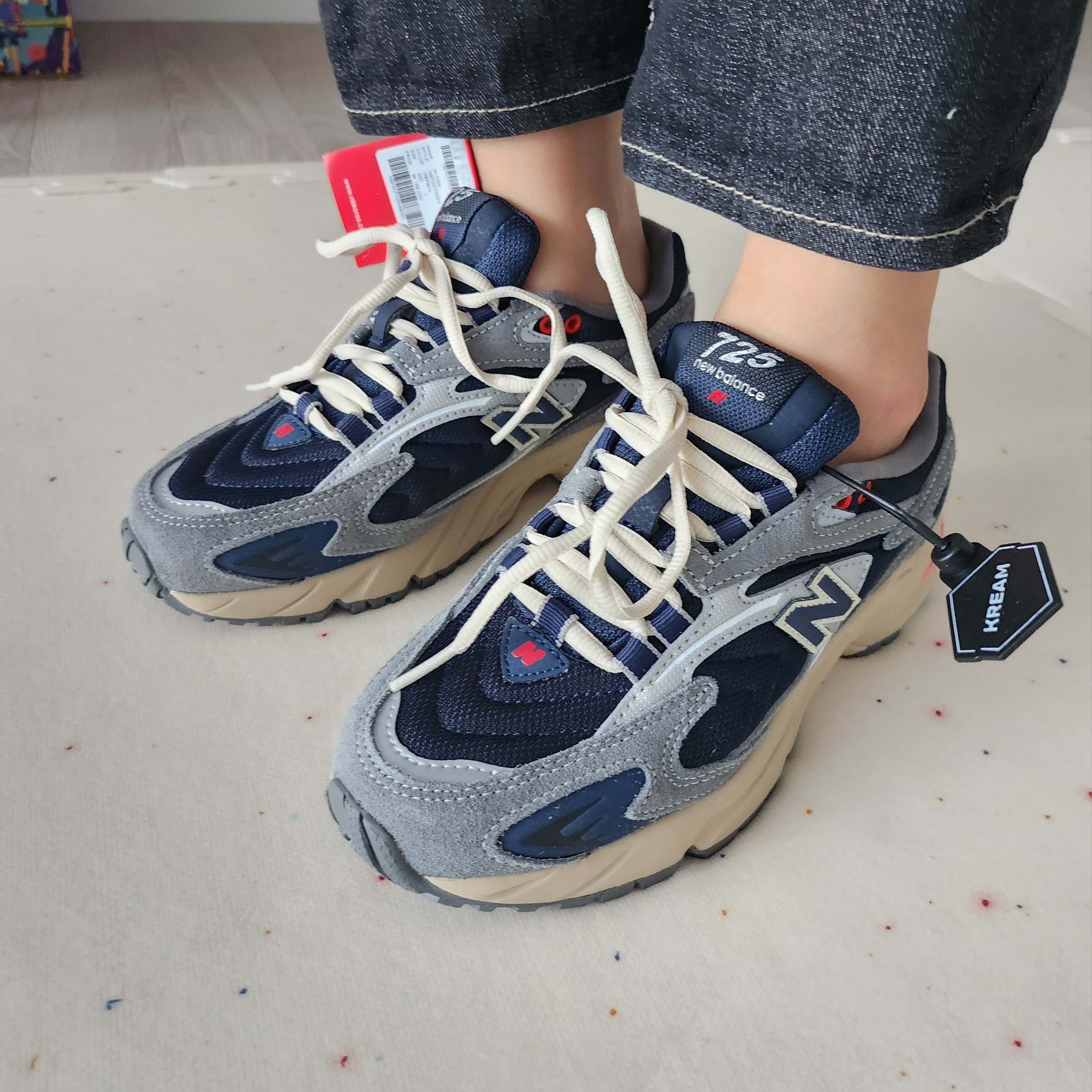 New Balance 725 Navy 착용 스타일