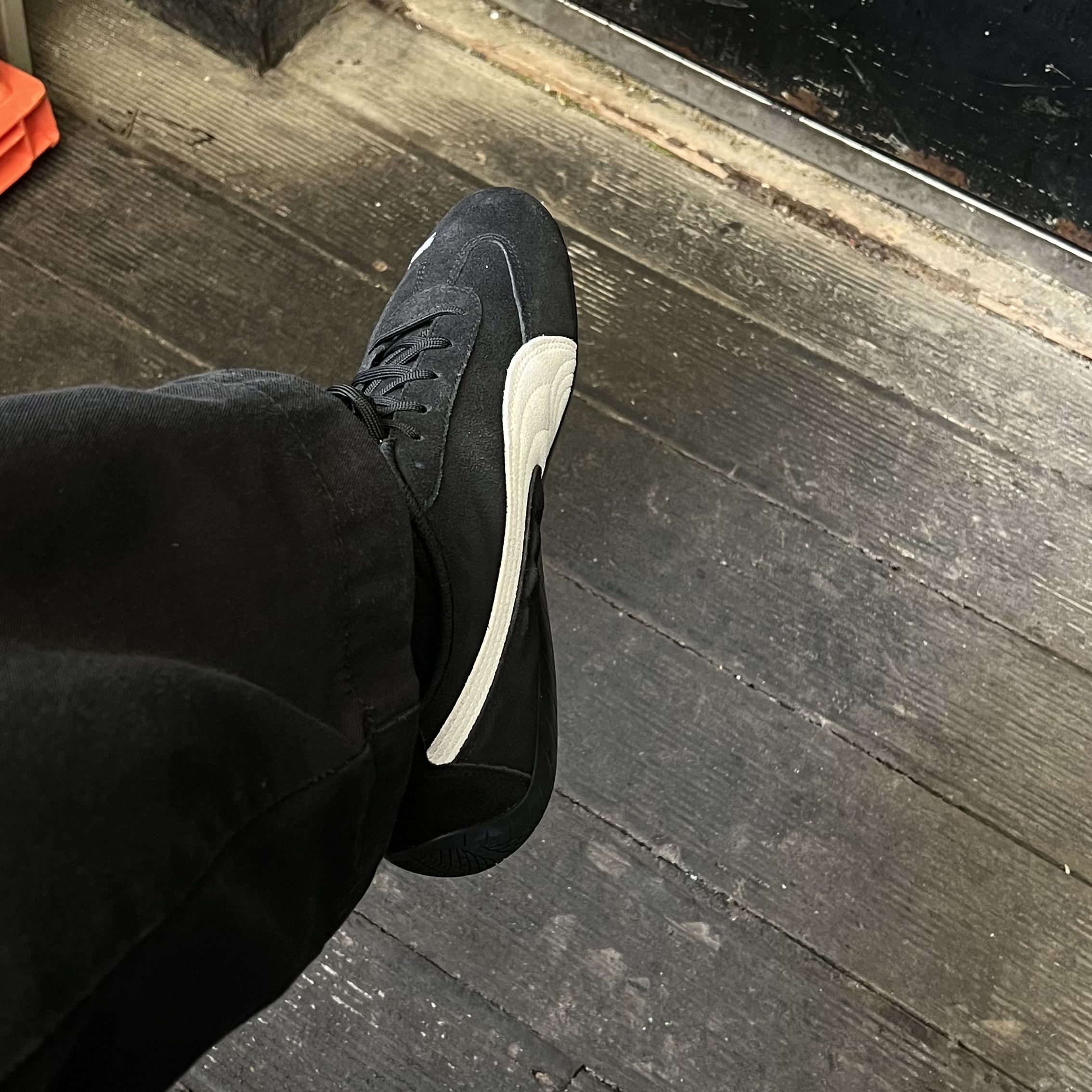 Puma Speedcat LS Black White 착용 스타일 - 2