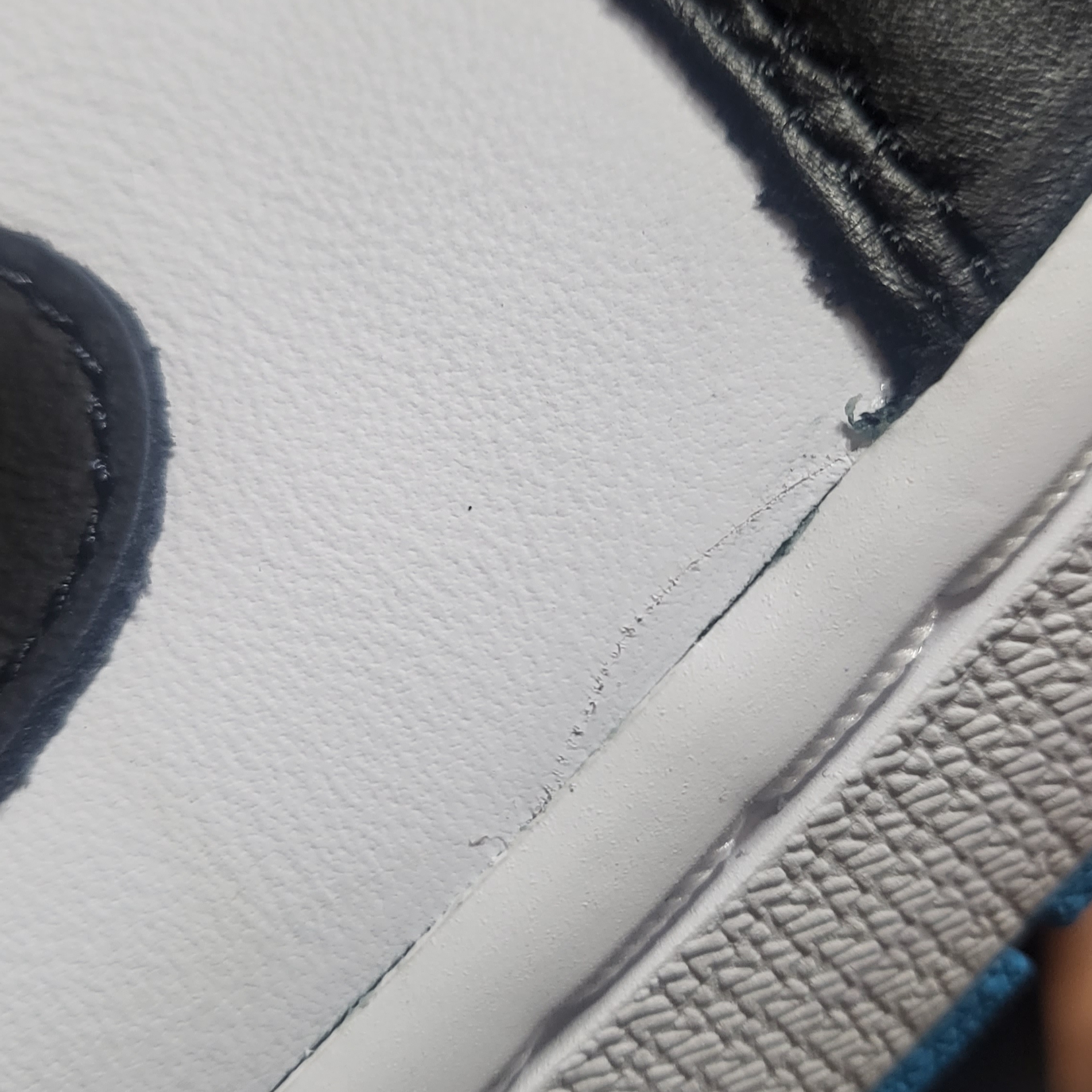 Jordan 1 Retro Low OG Black and Dark Powder Blue 착용 스타일 - 2