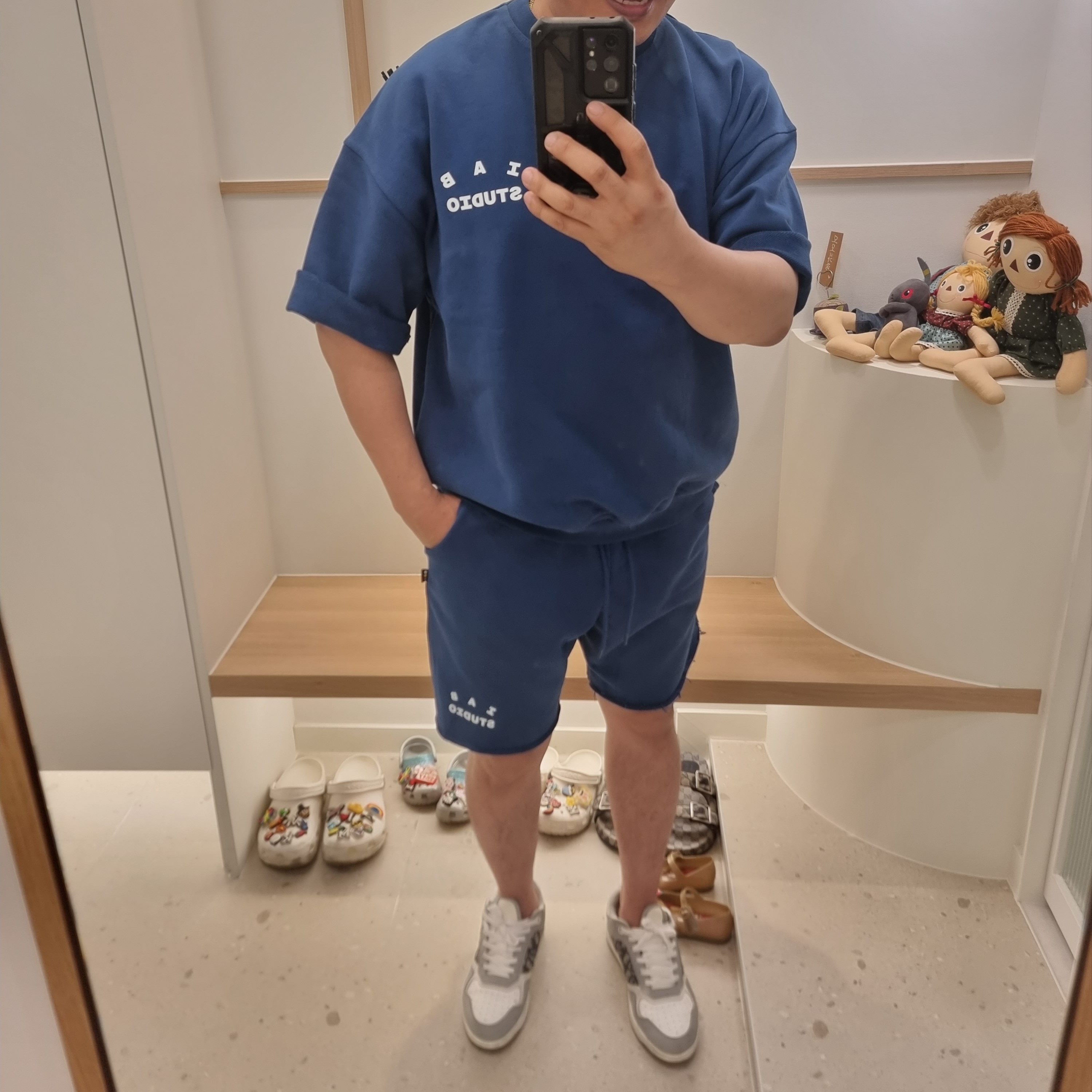 IAB Studio Heavy Short Sleeve Sweatshirt Navy - 23FW, IAB Studio Heavy Sweatshorts Navy - 23FW 착용 스타일