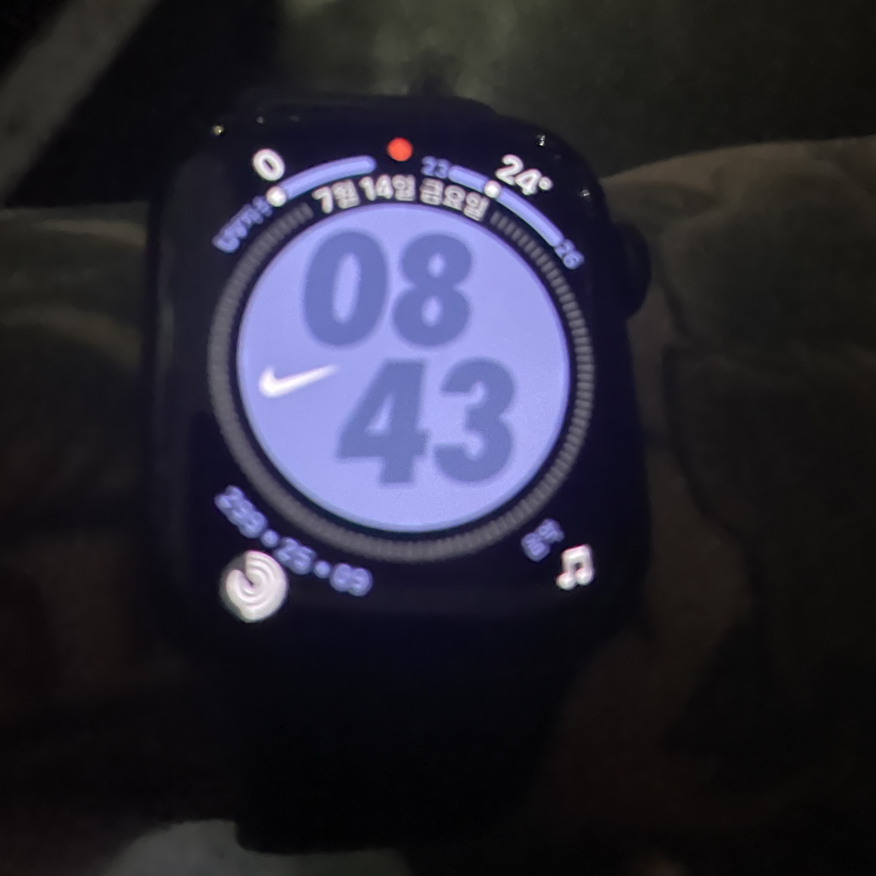 Apple Watch Series 8 41mm GPS Midnight Aluminium Case with Sport Band Midnight (Korean Ver.) 착용 스타일