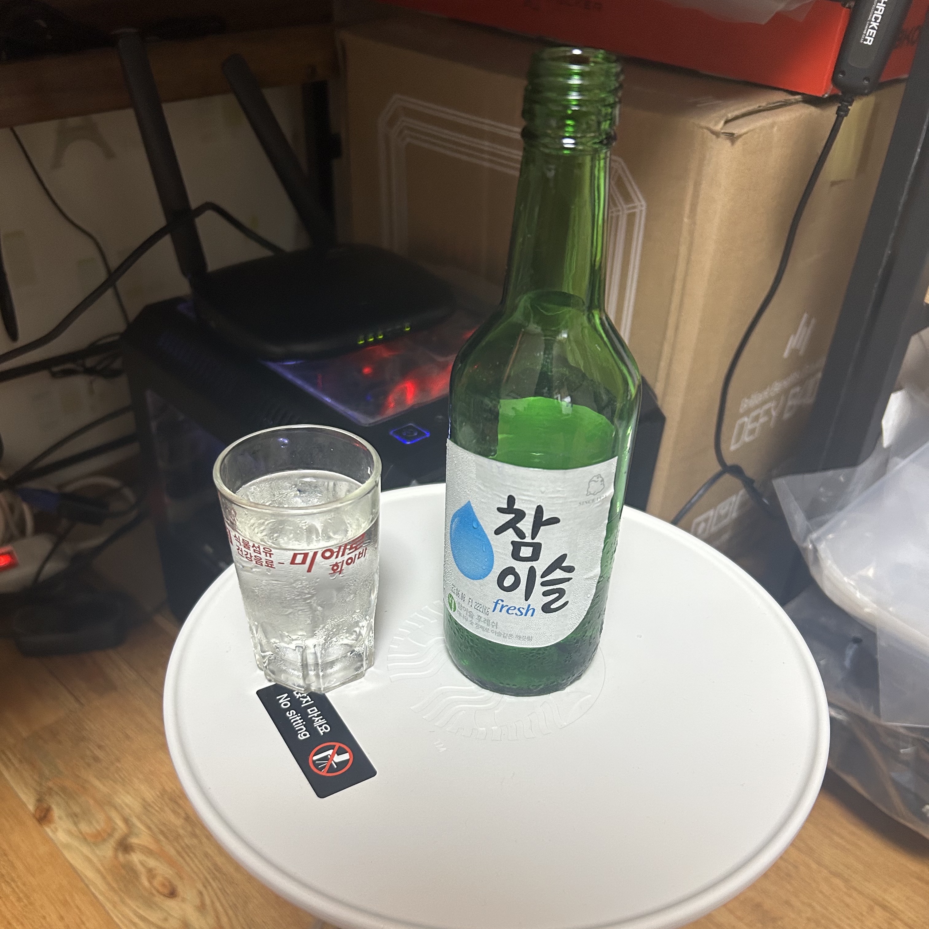 Starbucks x Helinox Side Table Ivory 착용 스타일