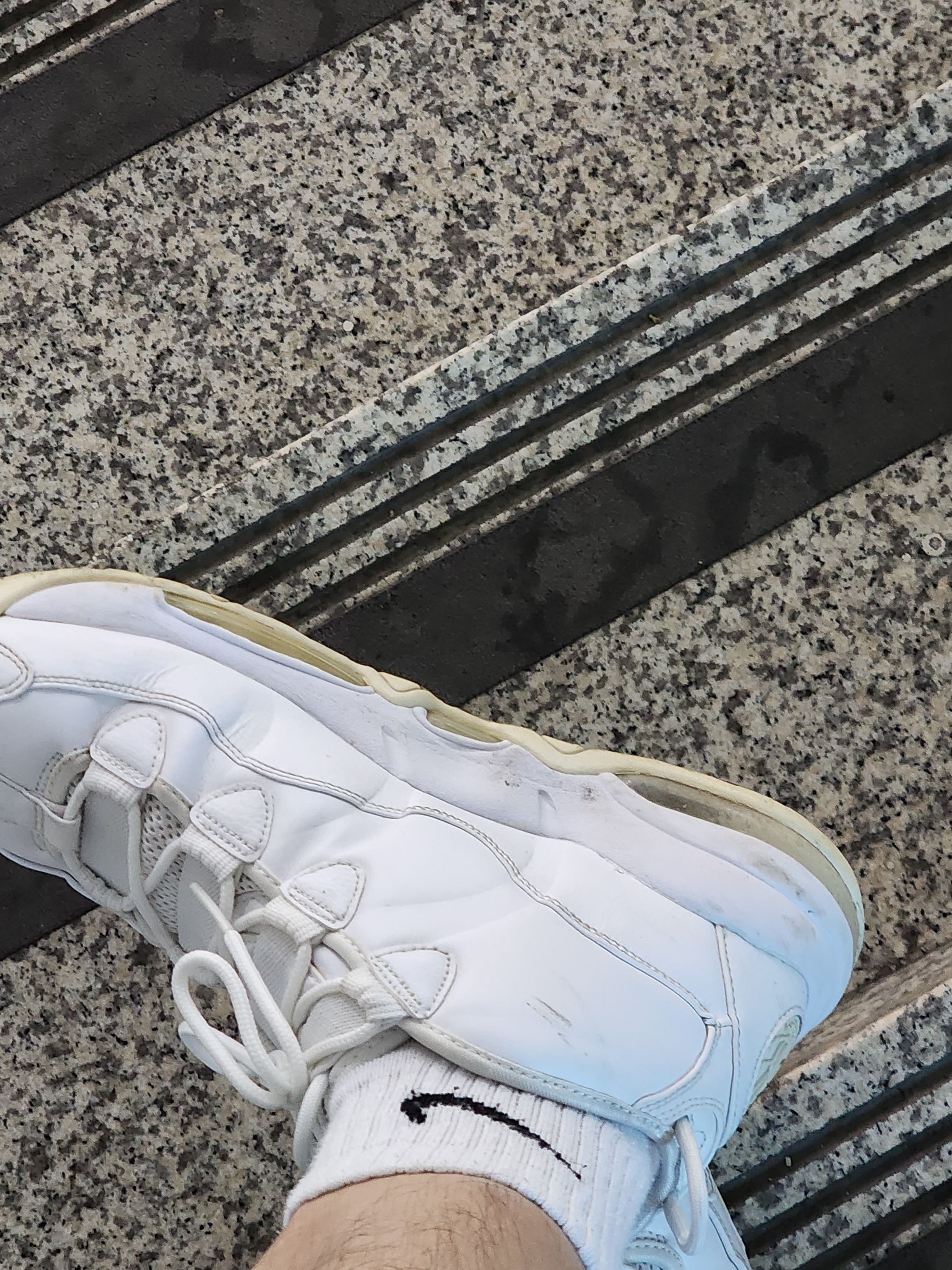Nike Air Max Uptempo 95 Triple White, Nike x Peaceminusone LS T-Shirt White (DR0098-100) 착용 스타일 - 3