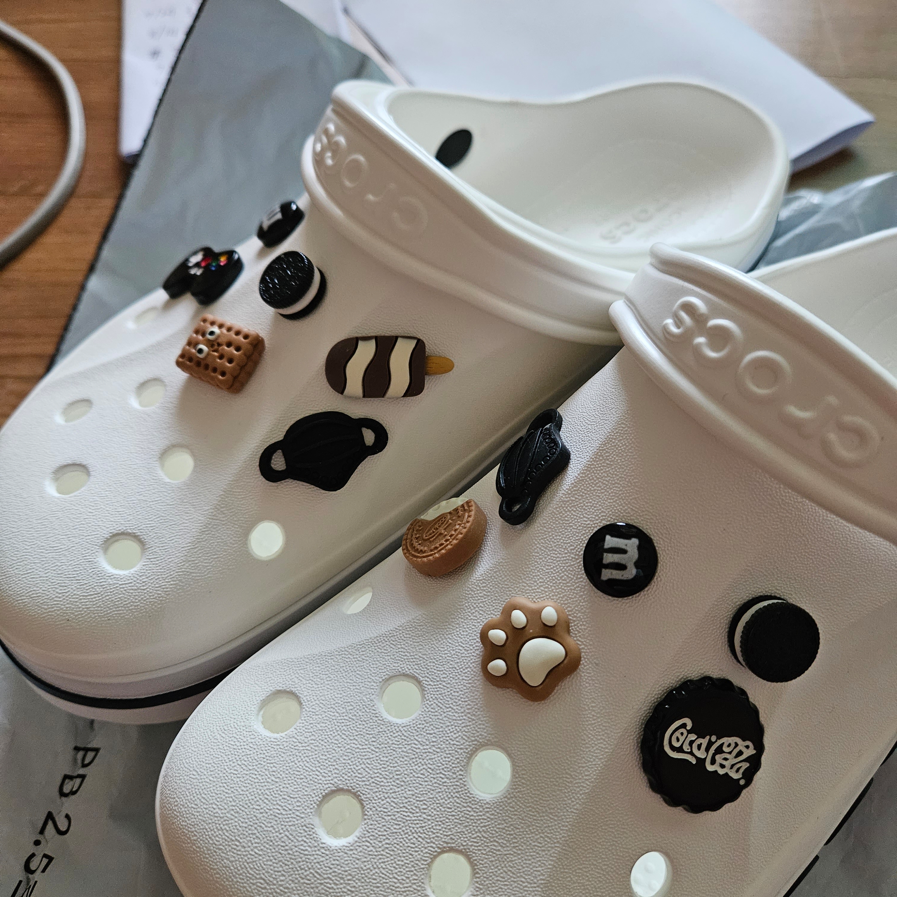 Crocs Bayaband Clog White Navy 착용 스타일