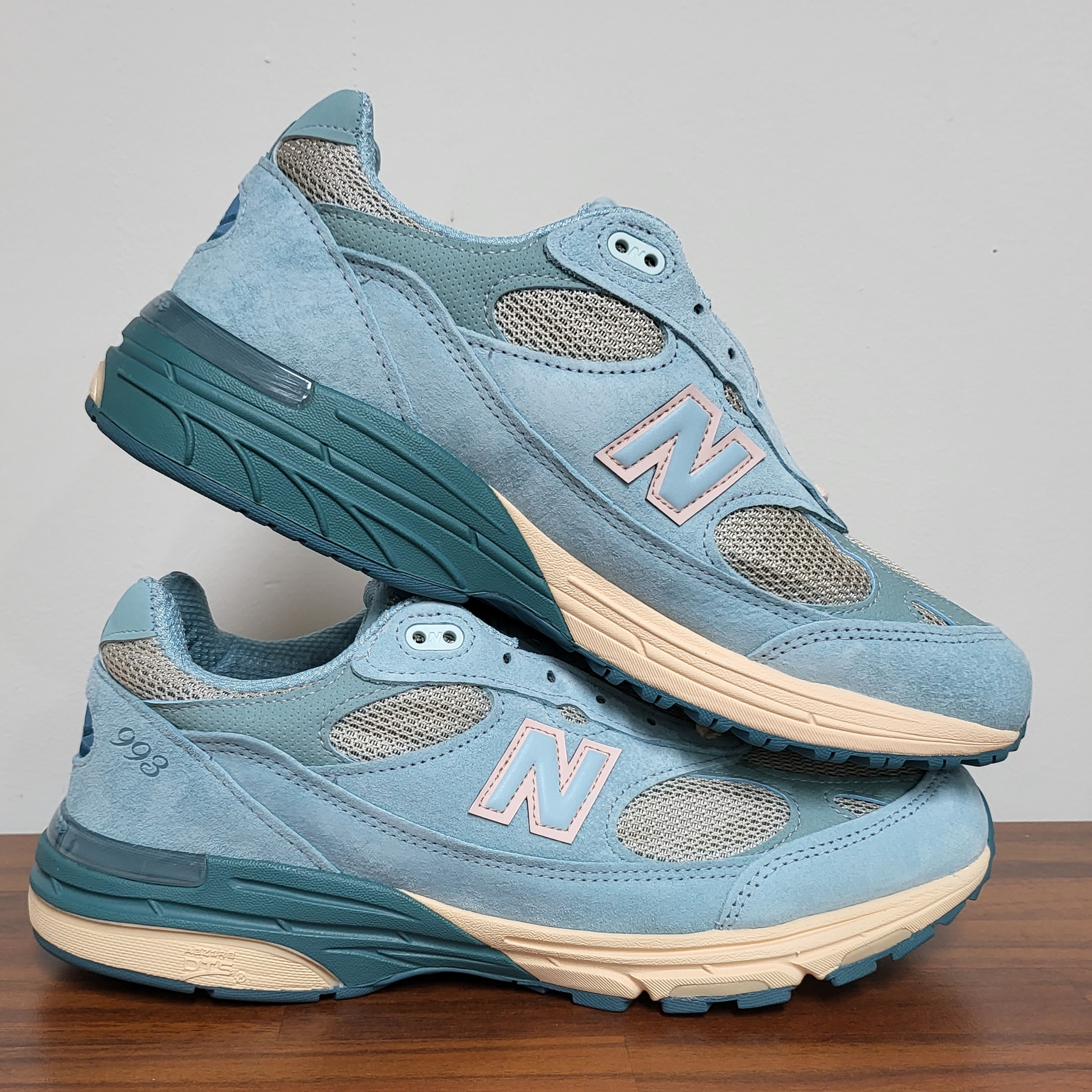New Balance x Joe Freshgoods 993 Made in USA Arctic Blue 착용 스타일 - 1