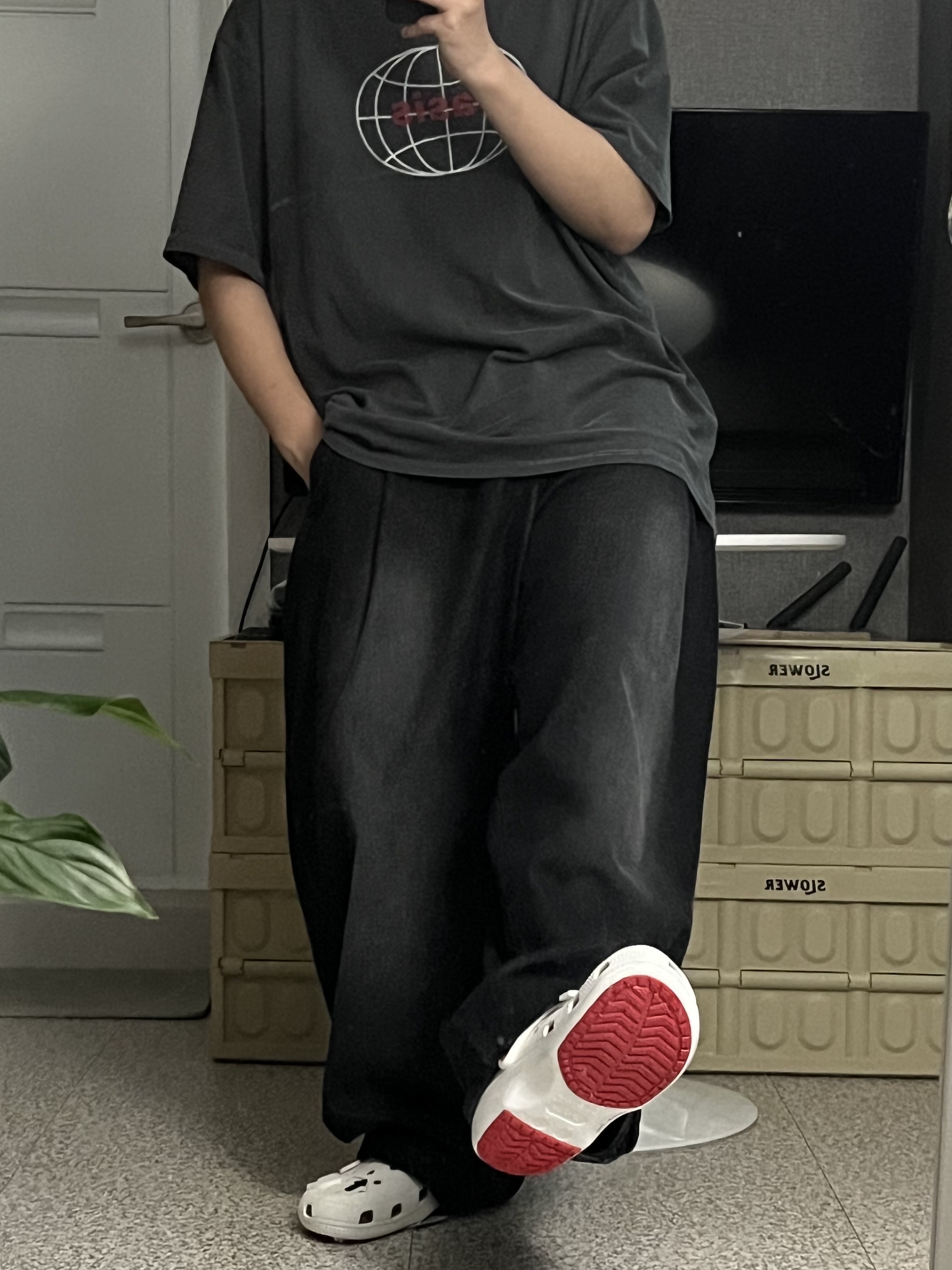 Crocs x Kanghyuk Classic Clog White 착용 스타일