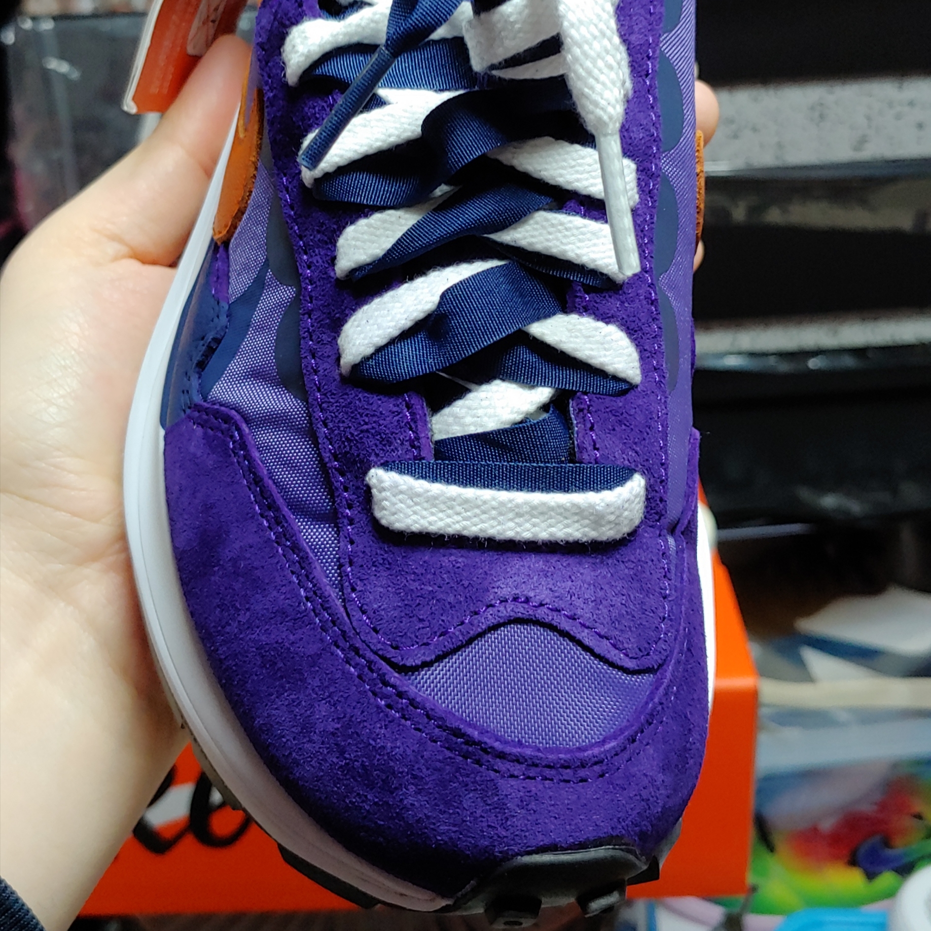 Nike x Sacai VaporWaffle Dark Iris 착용 스타일 - 3