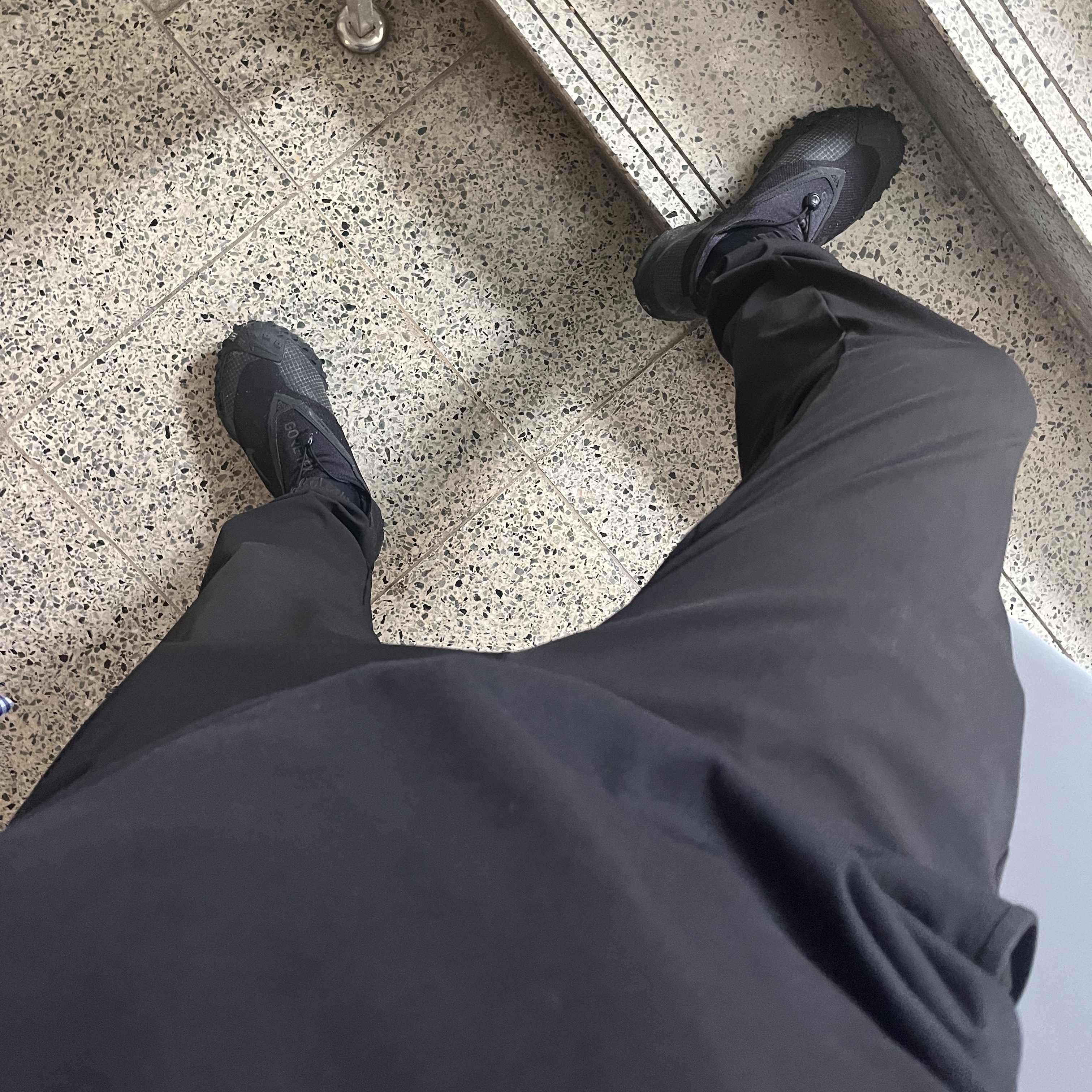 Nike ACG Mountain Fly Gore-Tex Black and Dark Grey, Nike ACG LBR T-Shirt Black - Asia 착용 스타일