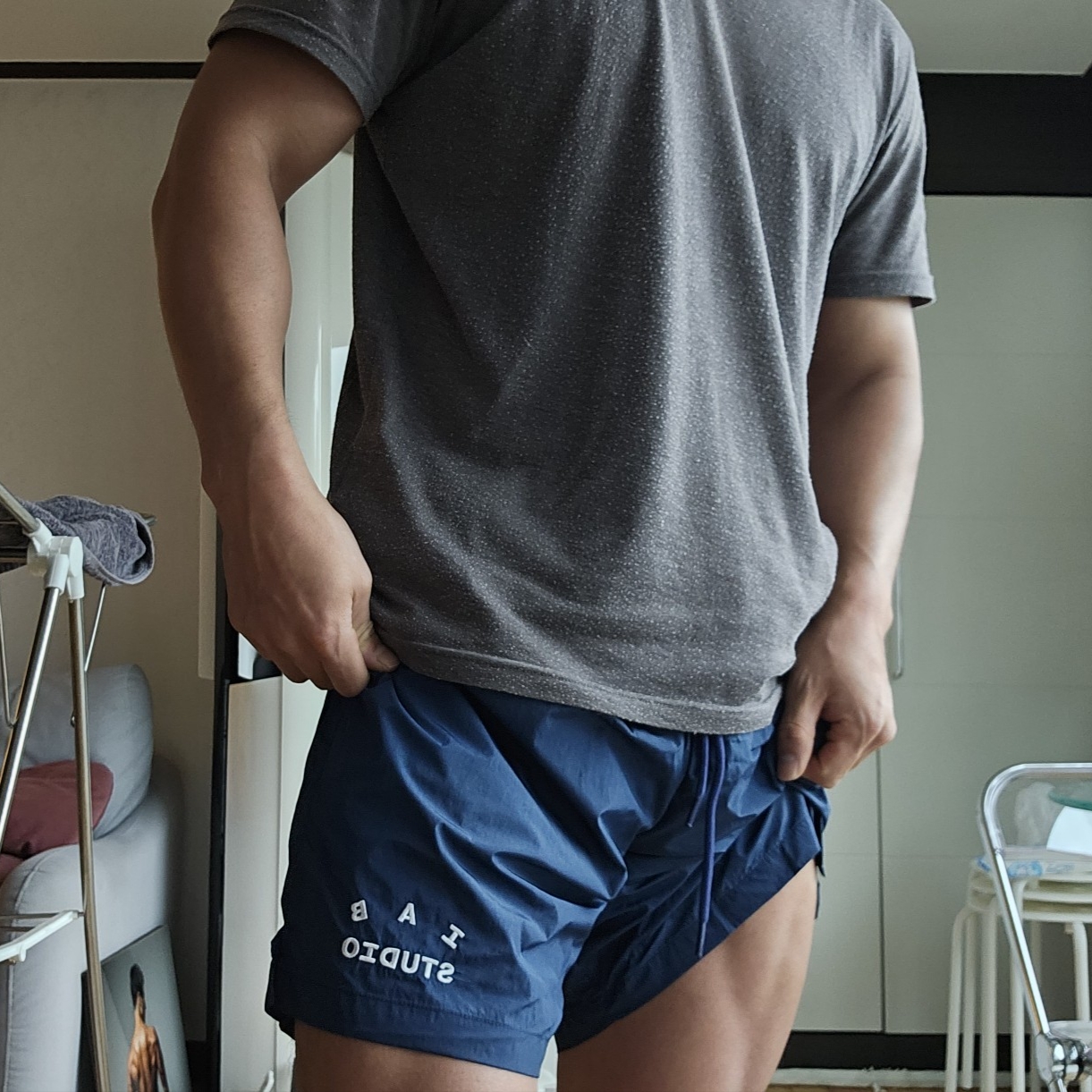 IAB Studio Woven Shorts Navy - The Hyundai Seoul Exclusive 착용 스타일