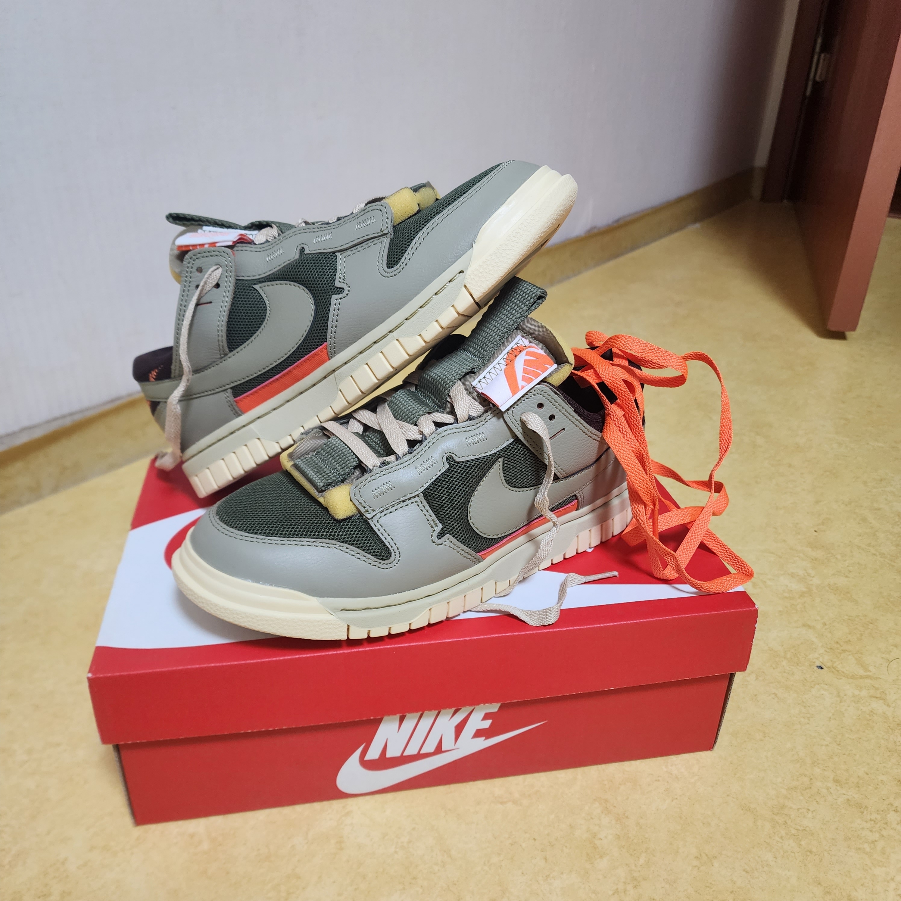 Nike Air Dunk Jumbo Medium Olive 착용 스타일