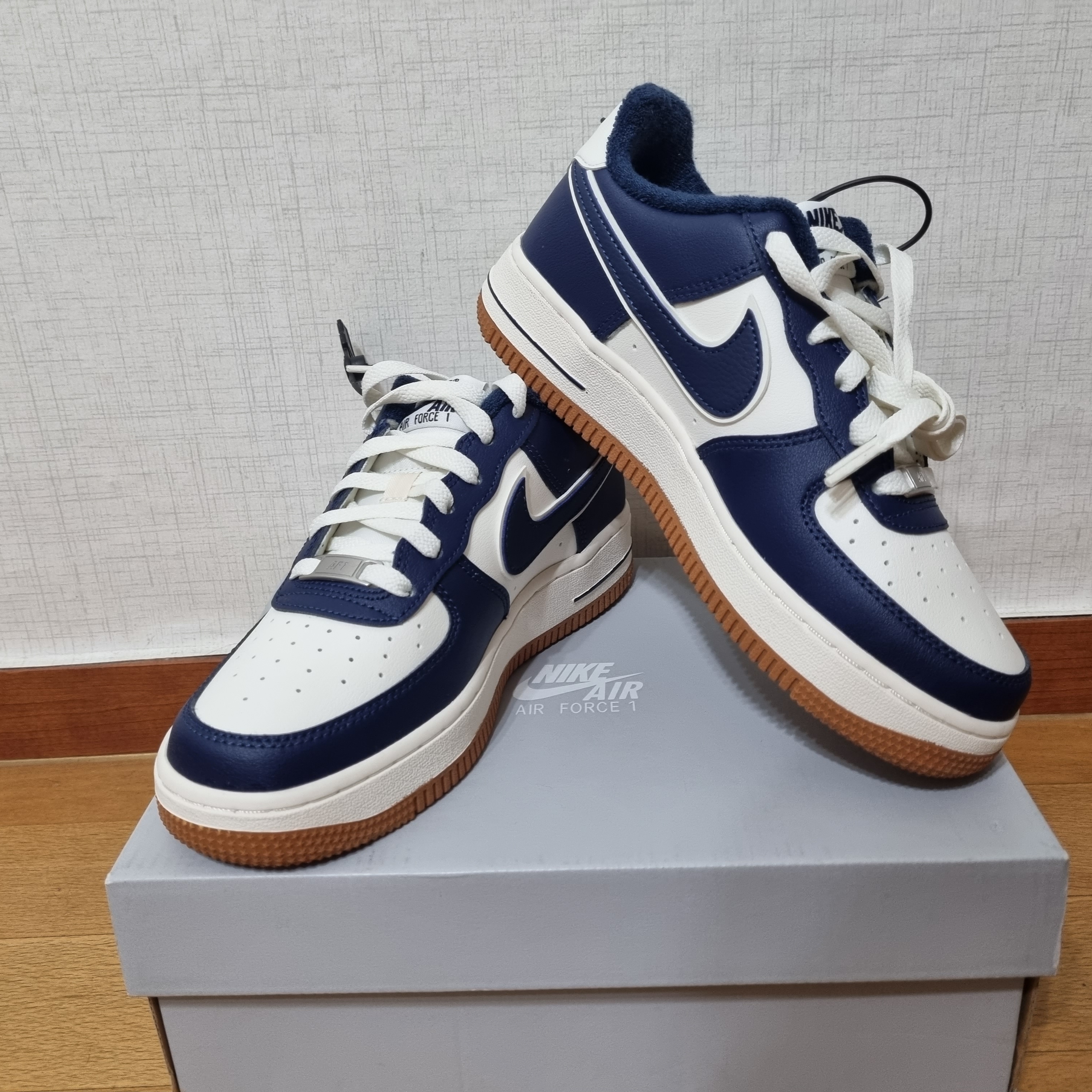 (GS) Nike Air Force 1 LV8 3 Midnight Navy 착용 스타일