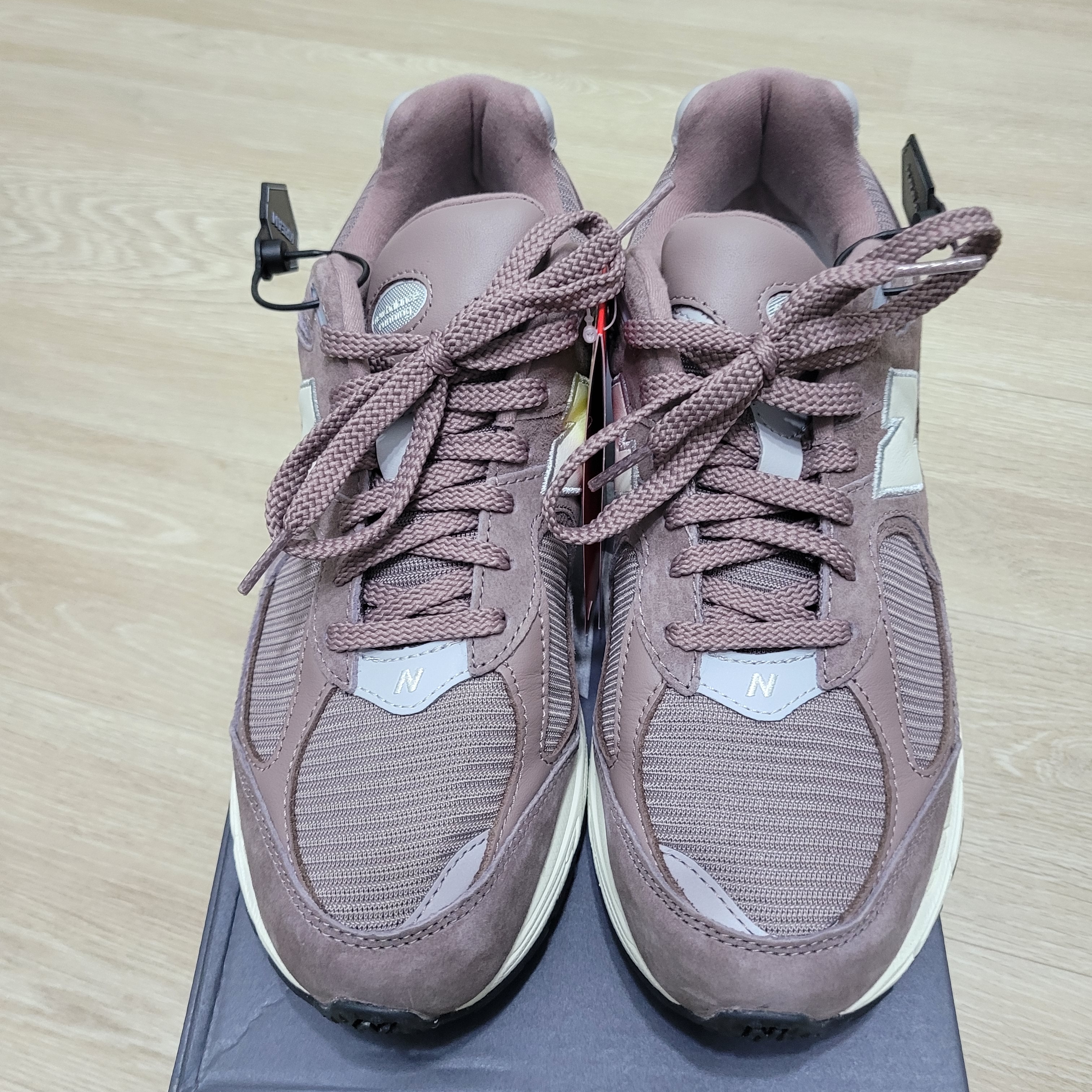 New Balance 2002R Brown - JD Sports Exclusive 착용 스타일 - 2