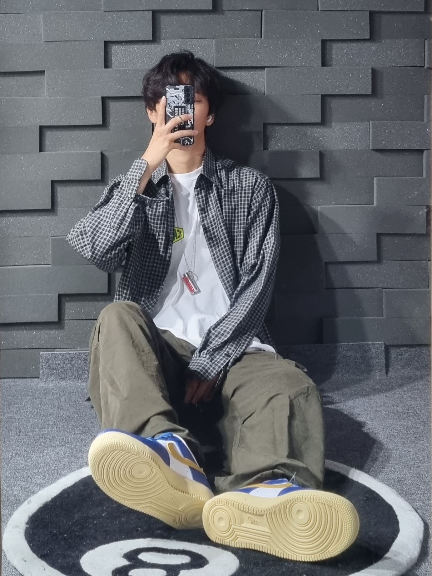 Stussy 8 Ball Rug Black, Supreme Metal Lighter Holster - 19SS 착용 스타일 - 2