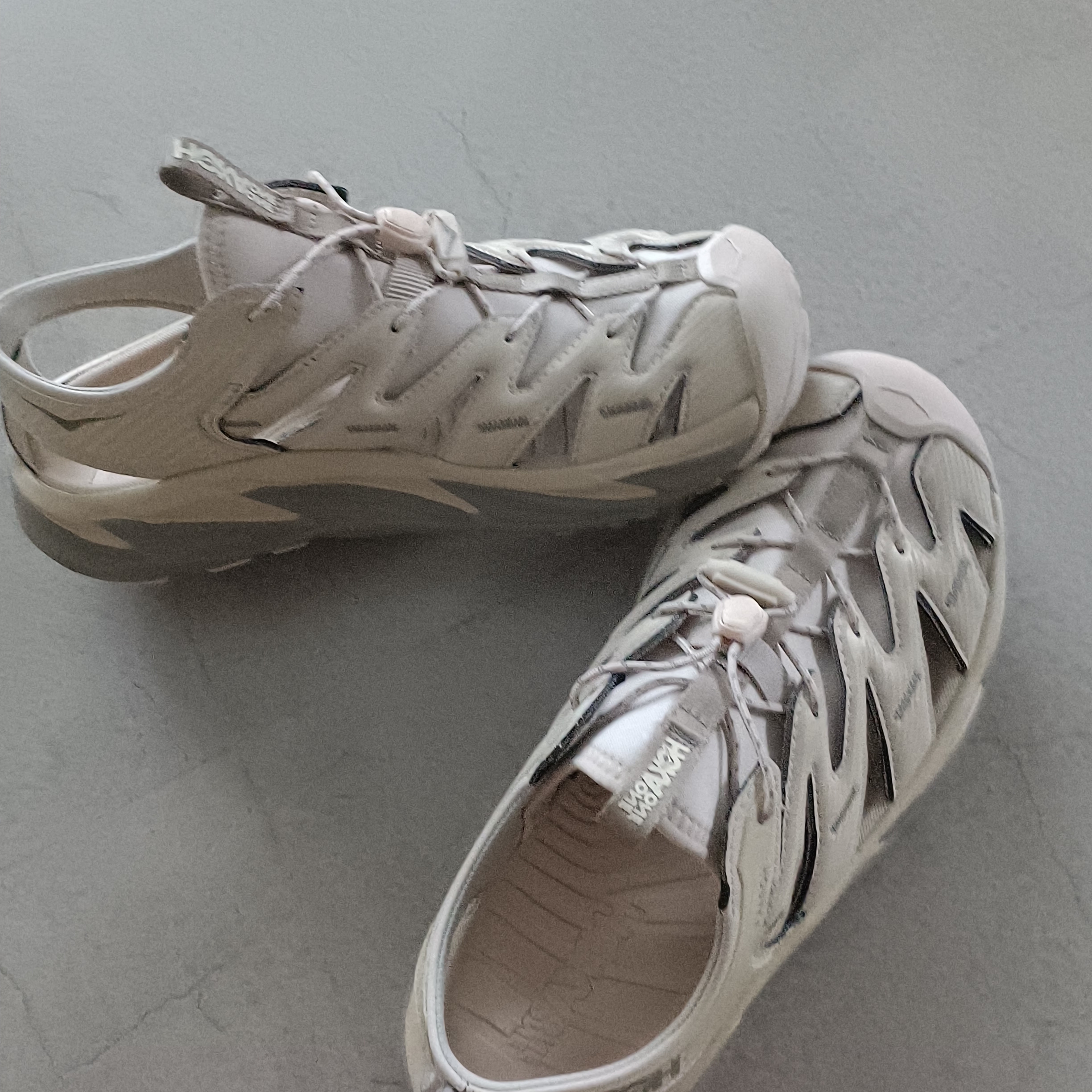 Hoka Hopara Shifting Sand Dune 착용 스타일