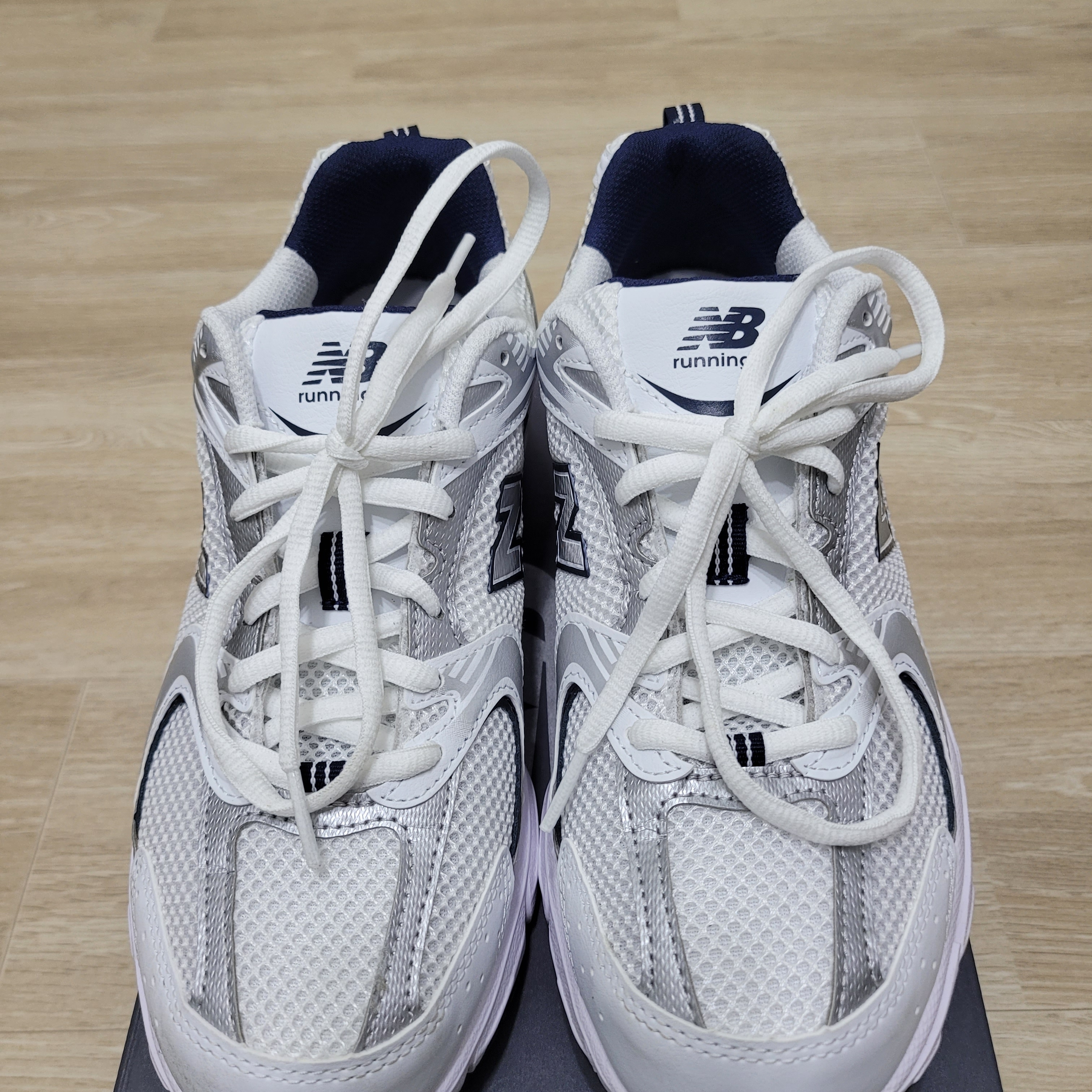 New Balance 530 White 착용 스타일 - 2