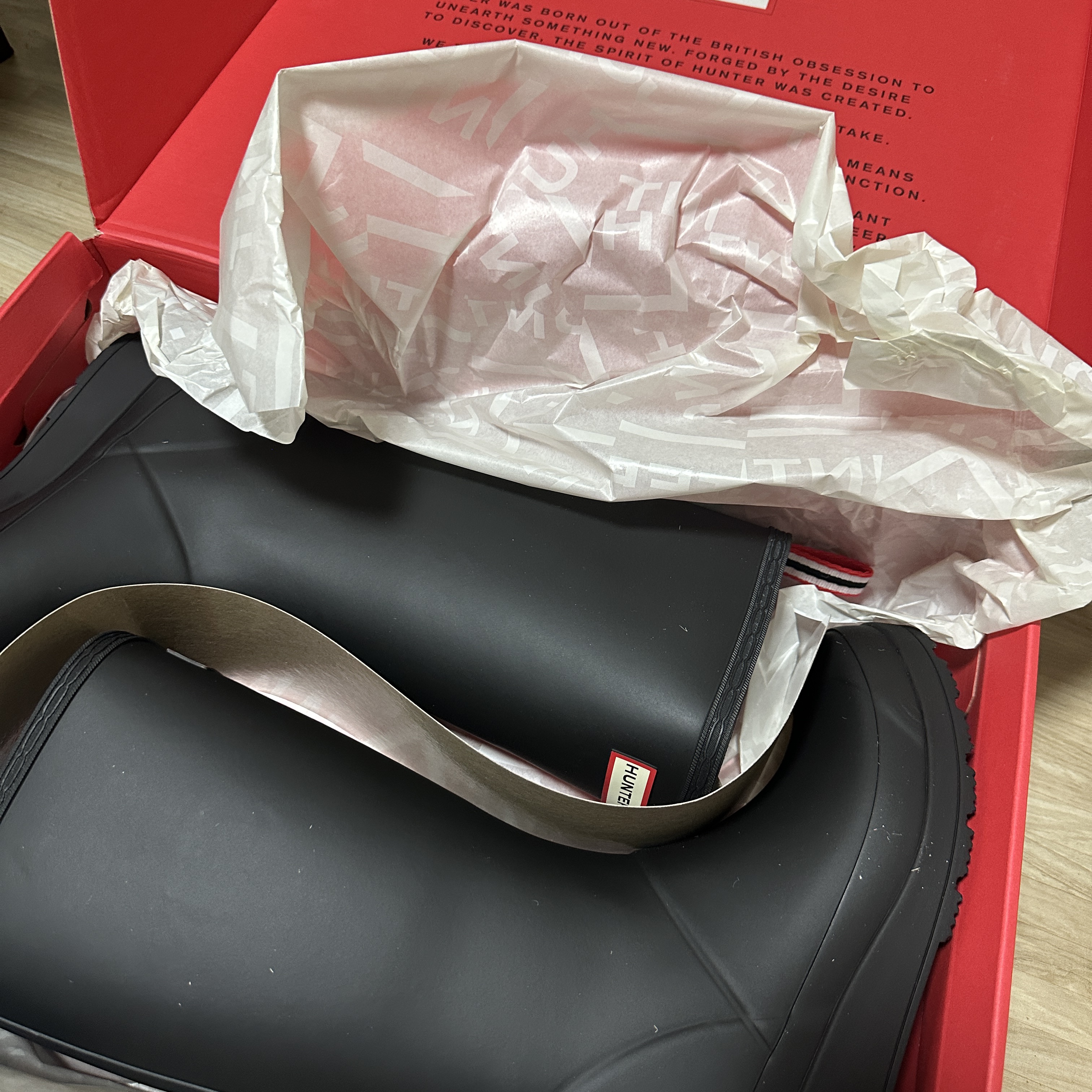 (W) Hunter Play Tall Wellington Rain Boots Black 착용 스타일 - 2