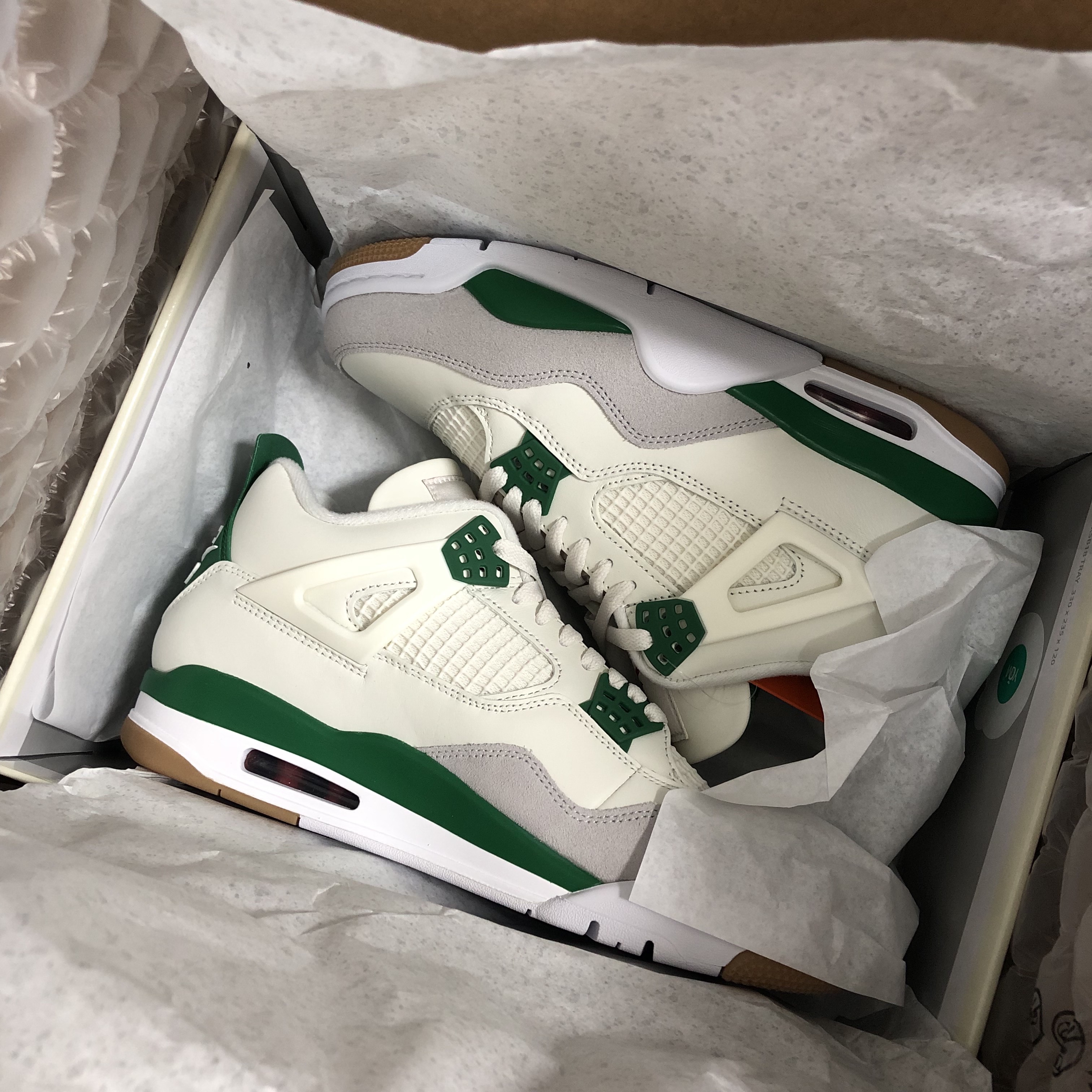 Jordan 4 x Nike SB Retro SP Pine Green 착용 스타일