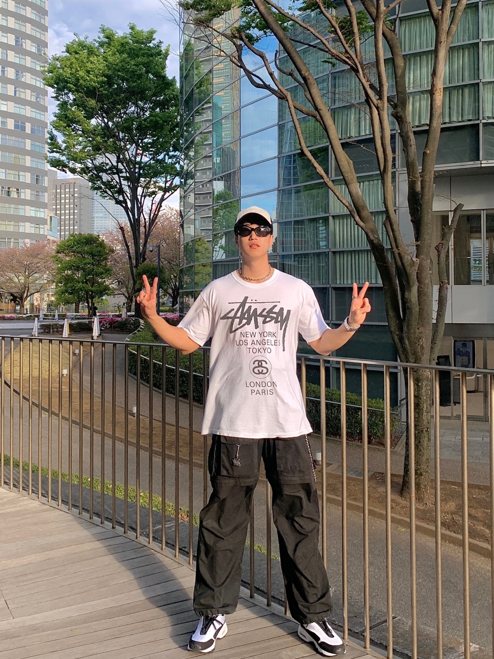 Stussy World Tour T-Shirt White 2023, Nike x Comme des Garcons Homme Plus Air Max Sunder SP White Black 착용 스타일 - 2