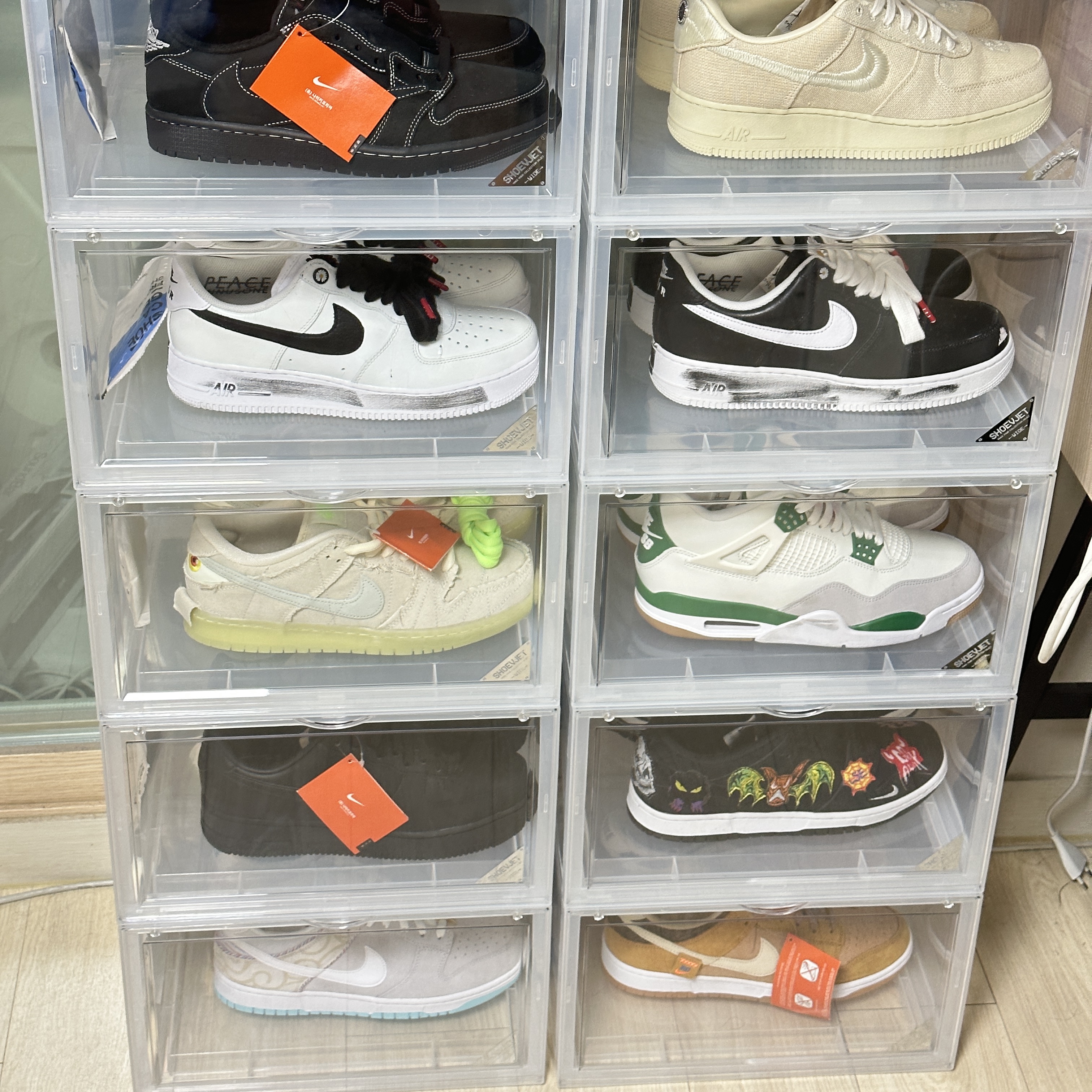 Jordan 1 x Travis Scott Retro Low OG SP Sail and Ridgerock 착용 스타일