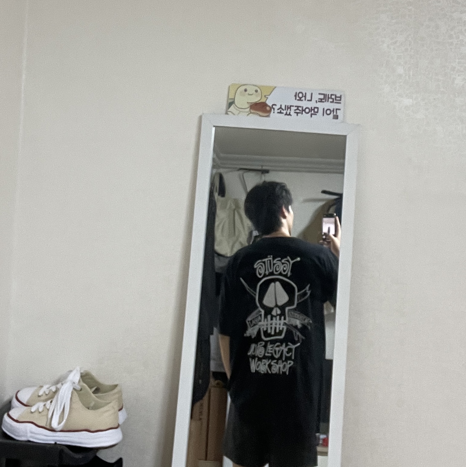 Stussy x Our Legacy Work Shop Surf Skull Pigment Dyed T-Shirt Black 착용 스타일 - 1