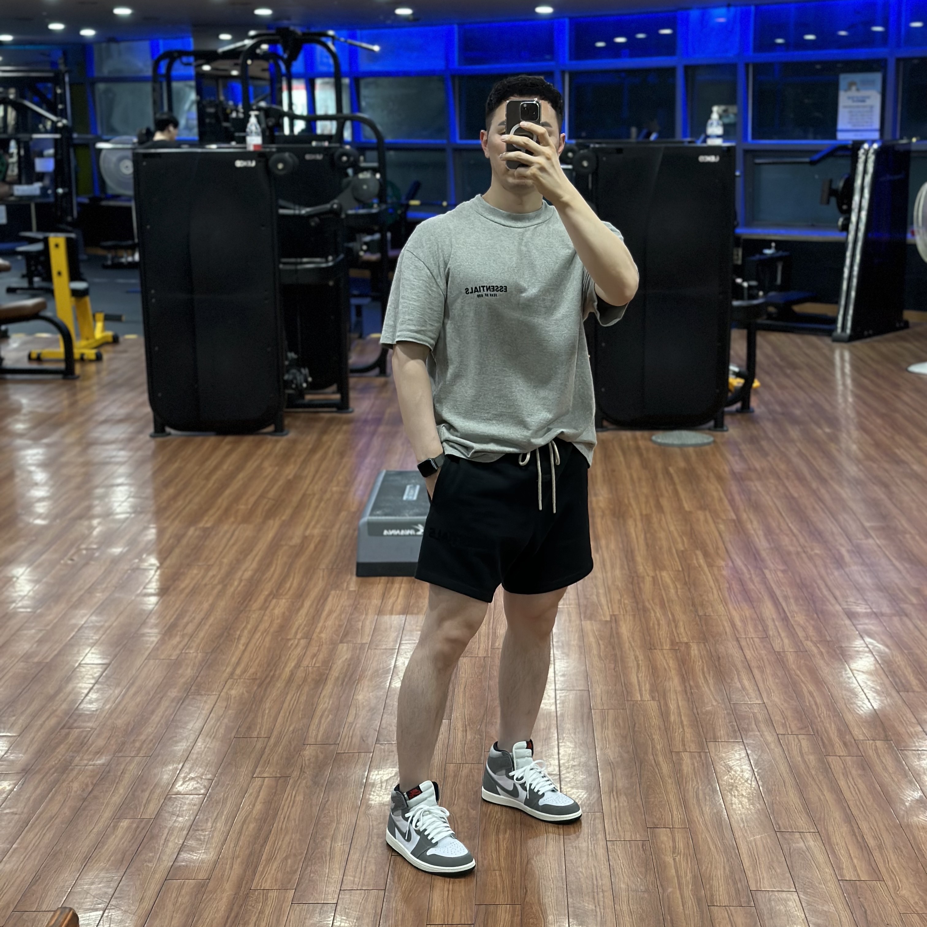 Essentials The Black Collection Sweatshorts Black - 23SS, Jordan 1 Retro High OG Black and Smoke Grey 착용 스타일 - 1