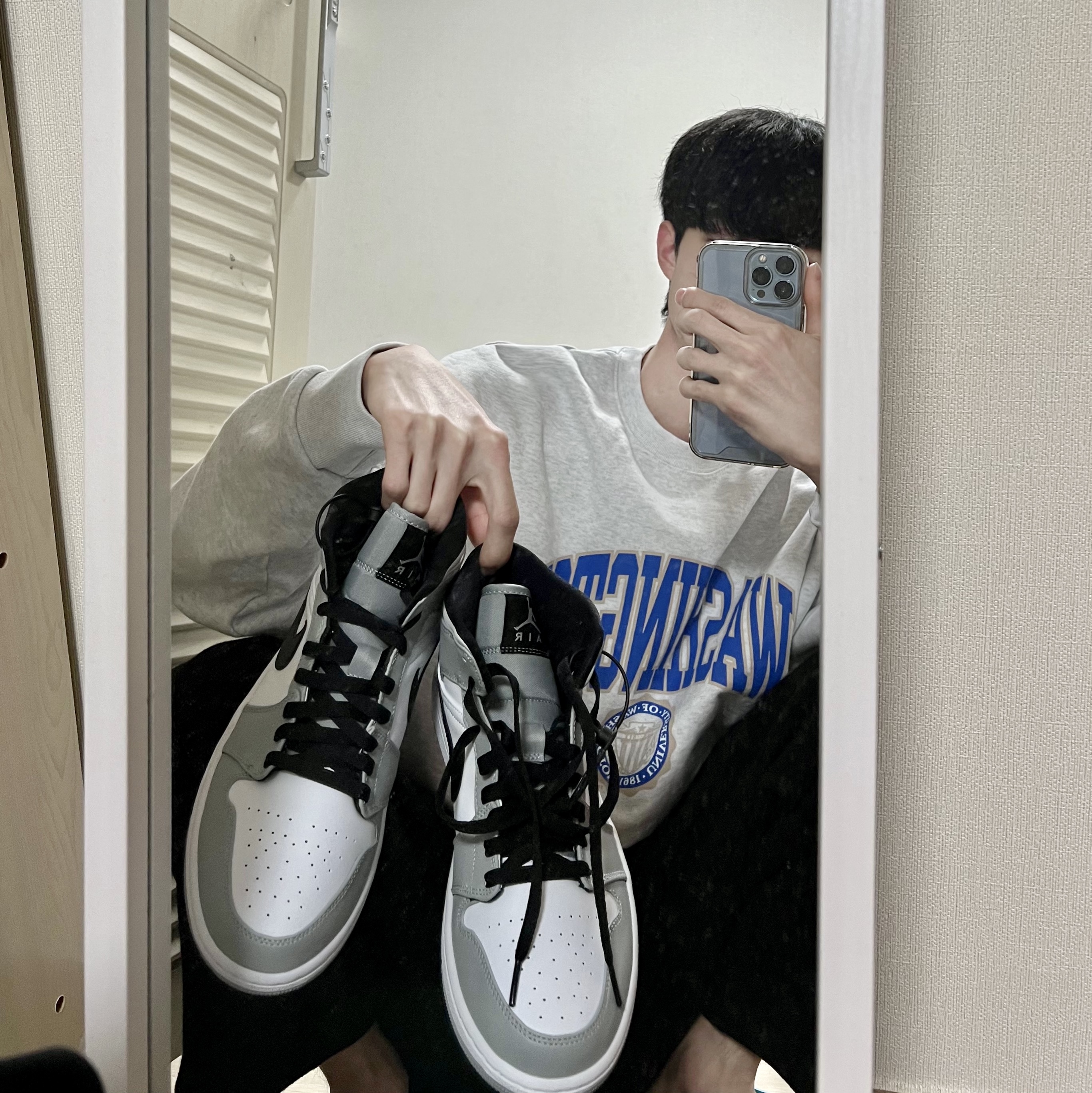 Jordan 1 Mid Light Smoke Grey 착용 스타일