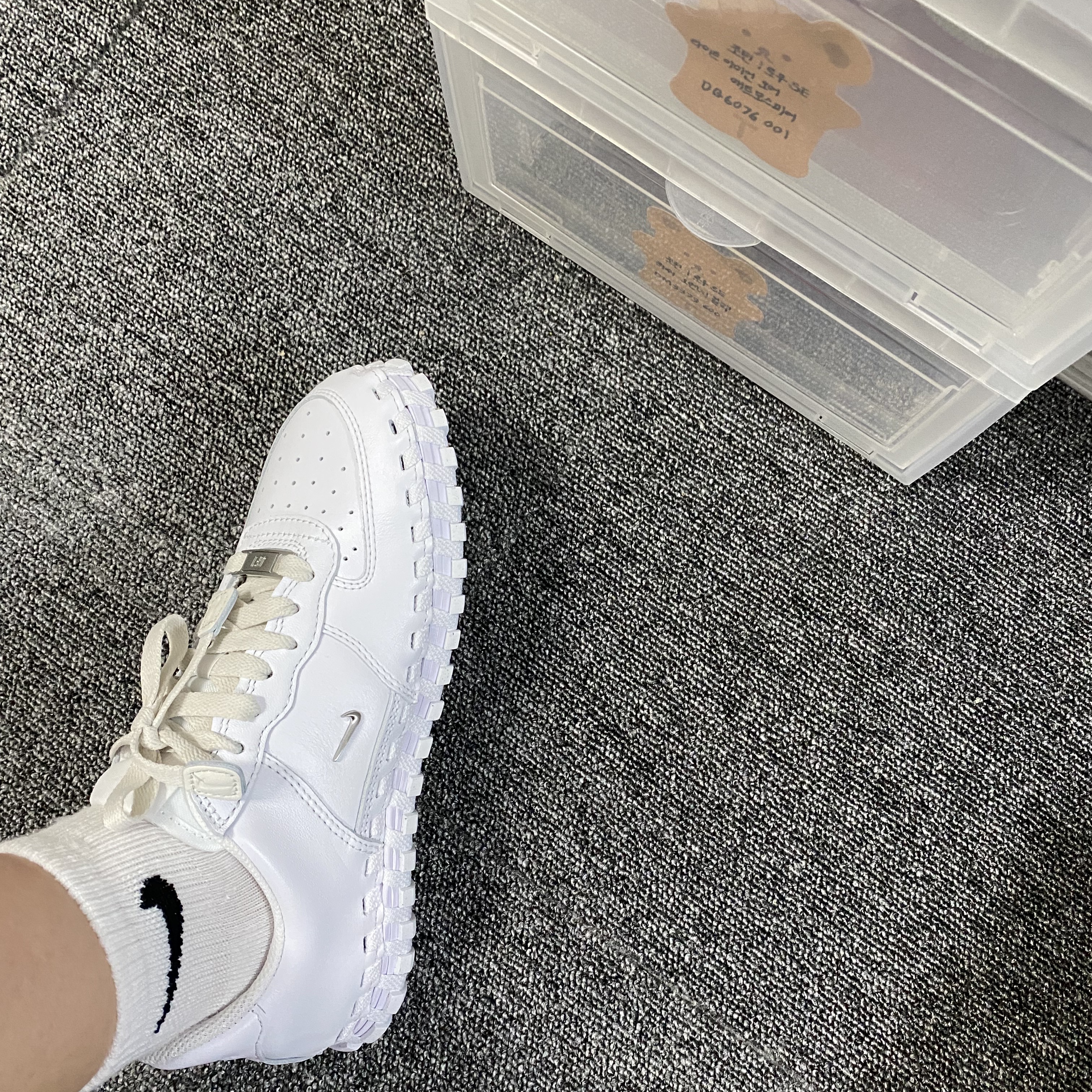 Nike x Jacquemus J Force 1 Low LX SP White 착용 스타일 - 3