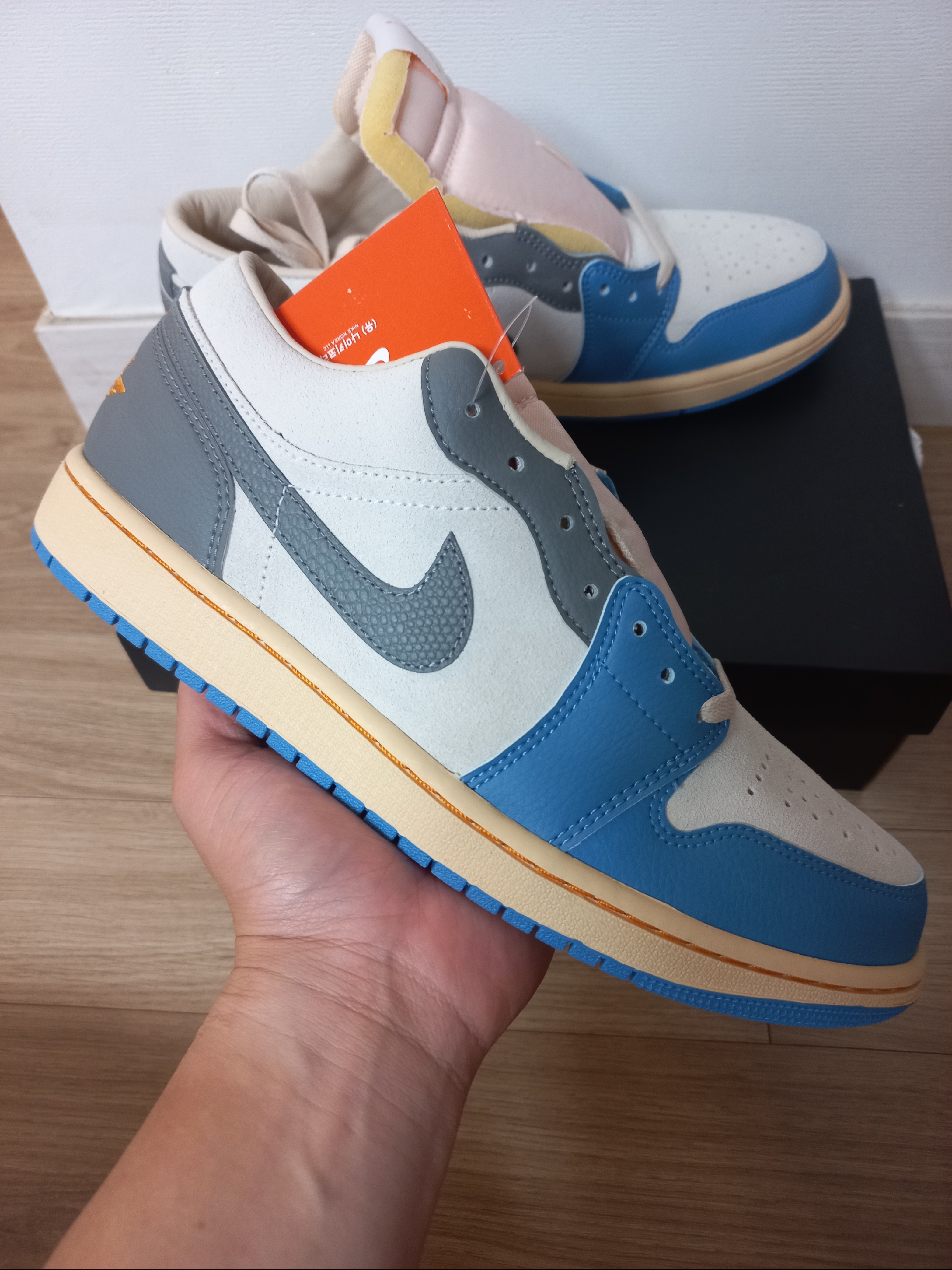 Jordan 1 Low SE Tokyo 96 착용 스타일 - 1