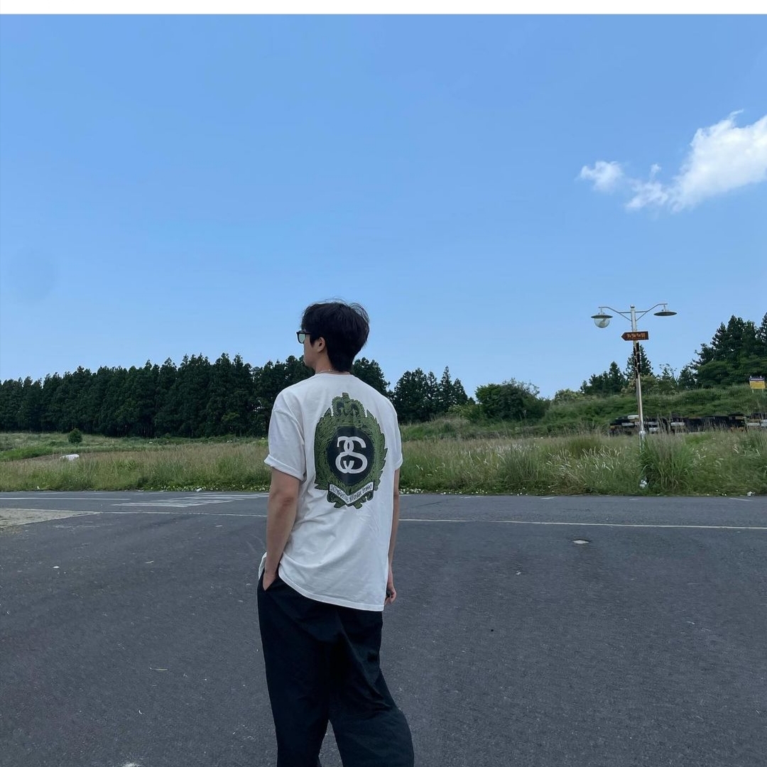 Stussy Crown Wreath Pigment Dyed T-Shirt Natural, Crocs x Salehe Bembury Pollex Clog Stratus 착용 스타일 - 1