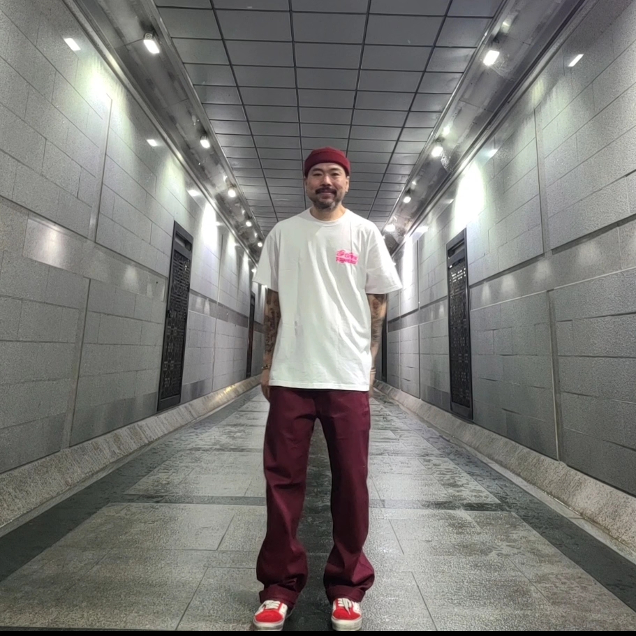 Vans Vault x Bianca Chandon Old Skool LX Stressed Red White 착용 스타일 - 1