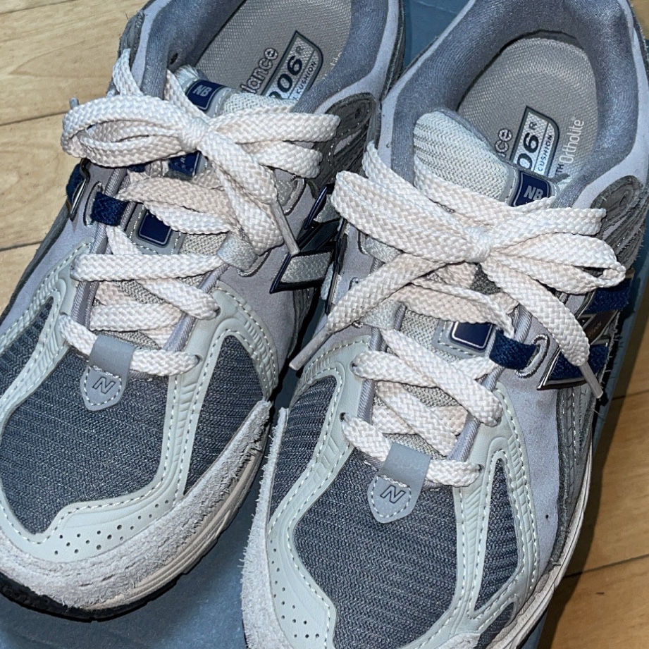 New Balance 530 Steel Grey, New Balance 1906R Gray 착용 스타일 - 2