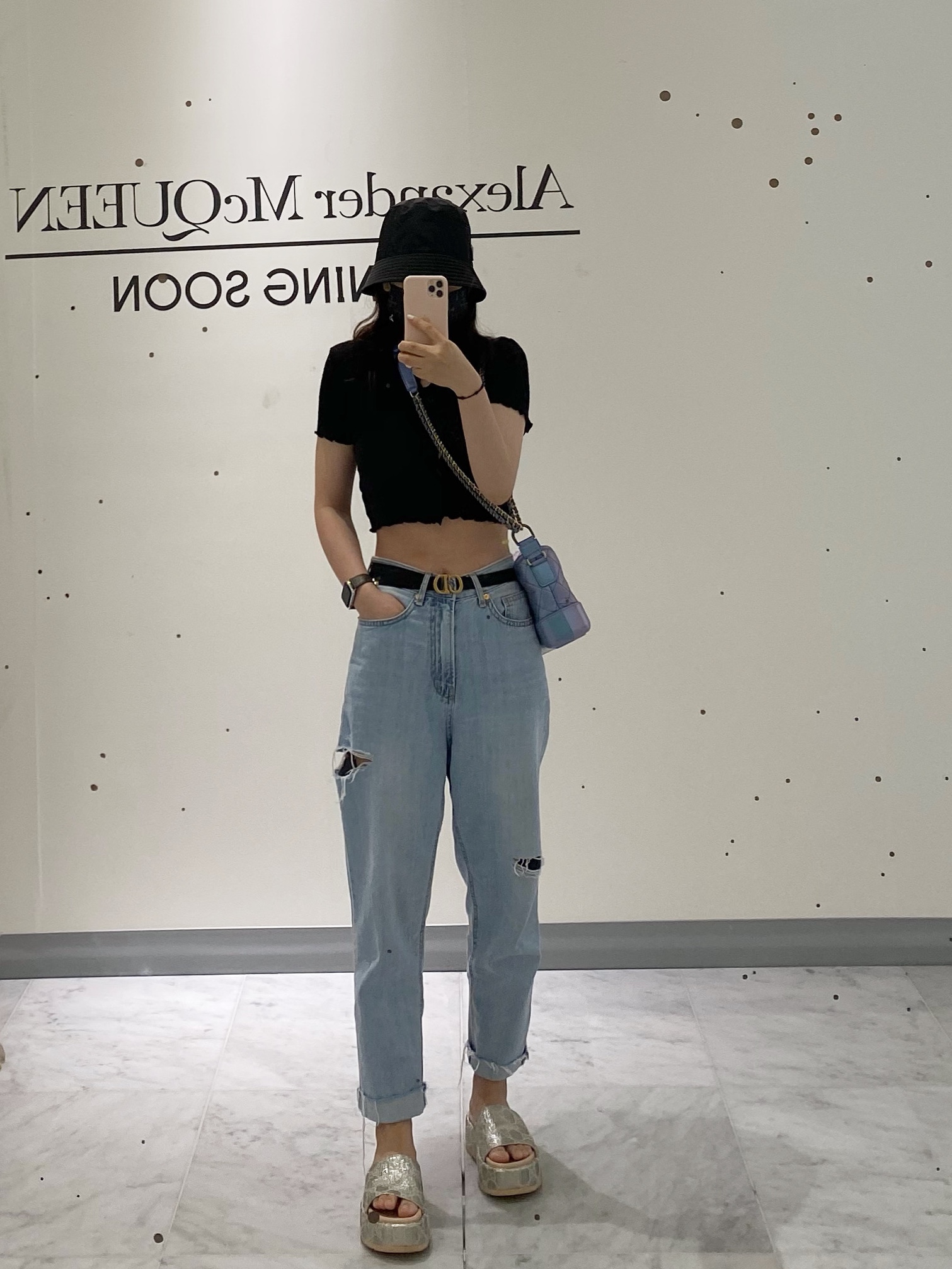 Prada Nylon Bucket Hat Black, Chanel Gabrielle Small Hobo Bag Aged Calfskin & Gold White Black 착용 스타일 - 3