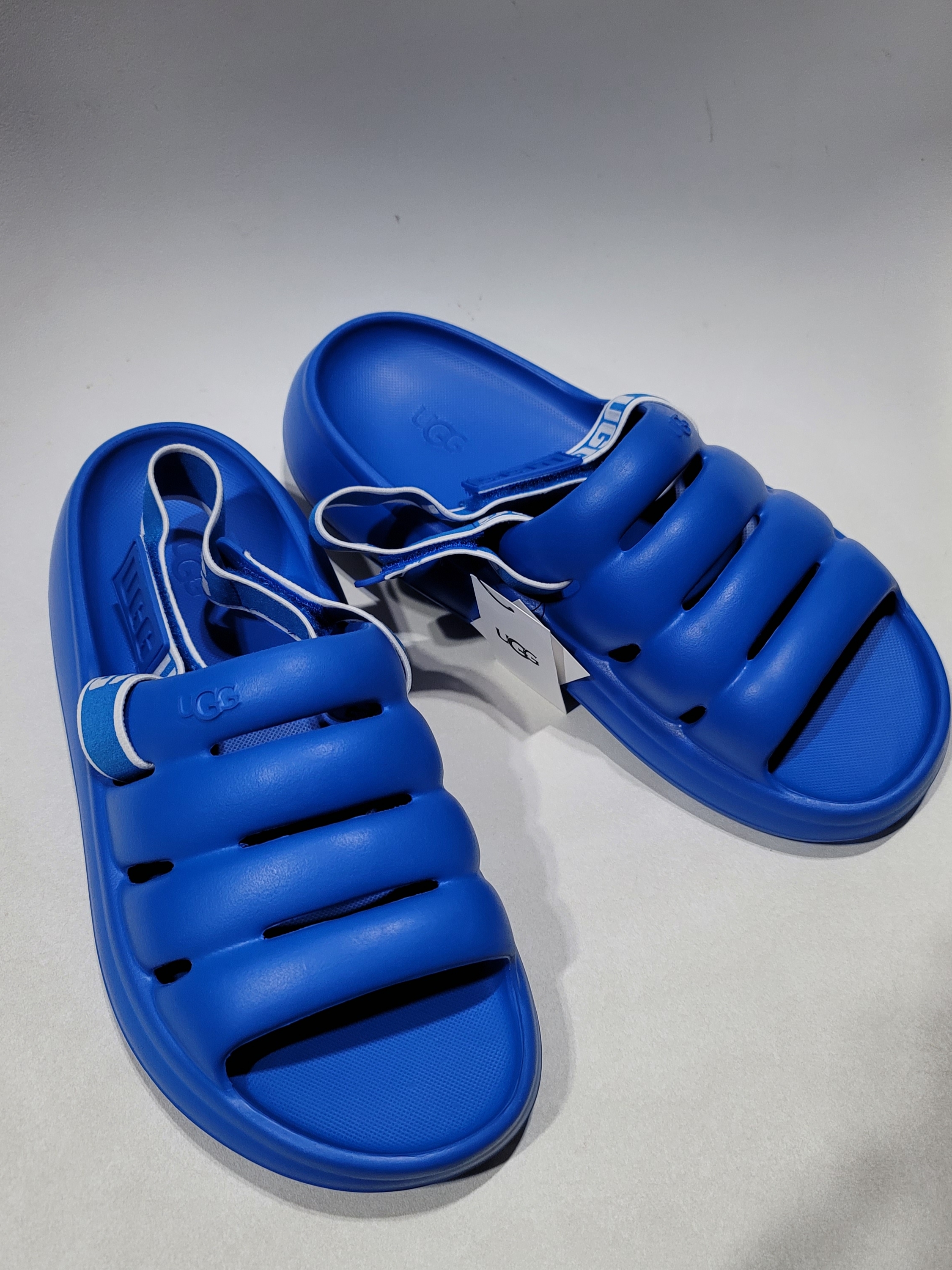UGG Sport Yeah Slide Black 착용 스타일 - 1