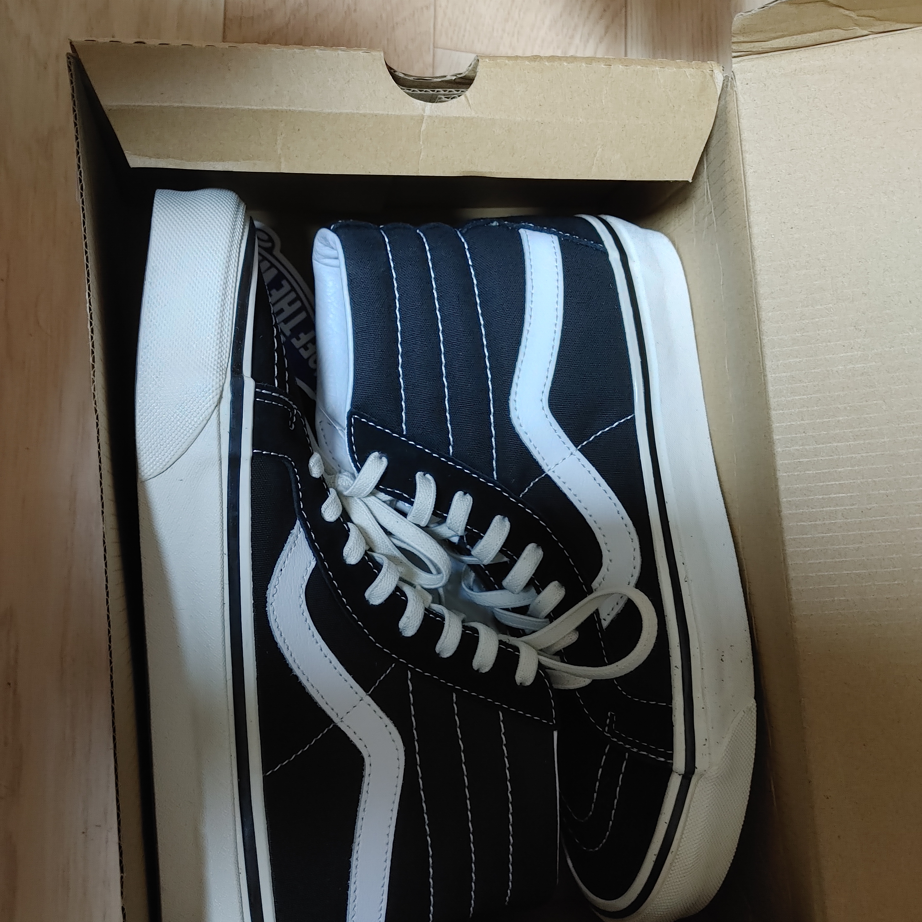Vans Sk8-Hi Black White 착용 스타일