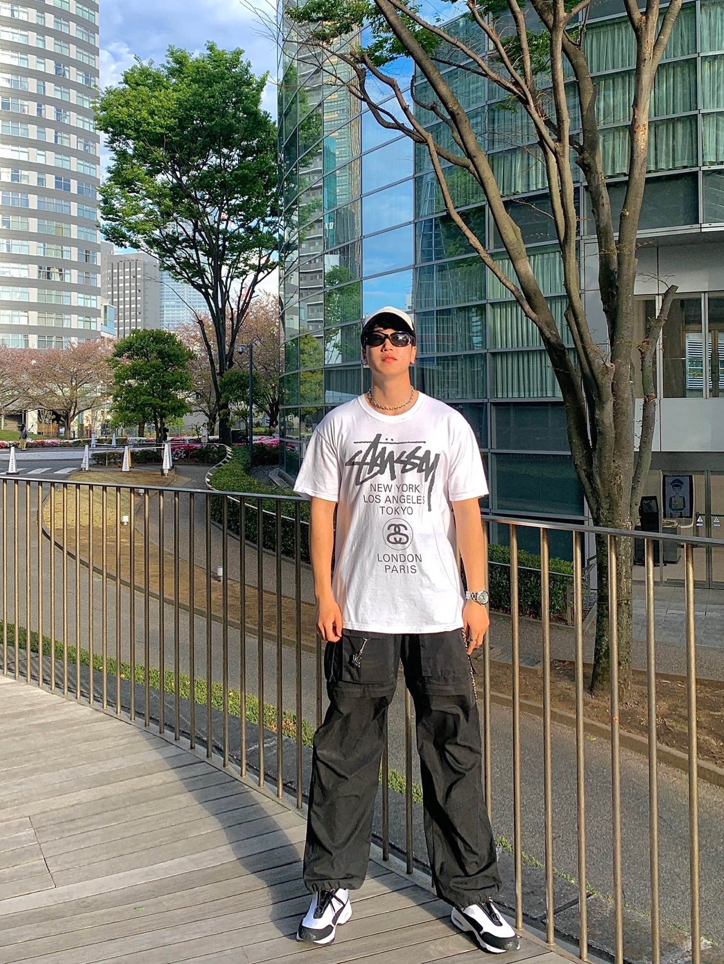 Stussy World Tour T-Shirt White 2023, Nike x Comme des Garcons Homme Plus Air Max Sunder SP White Black 착용 스타일 - 1