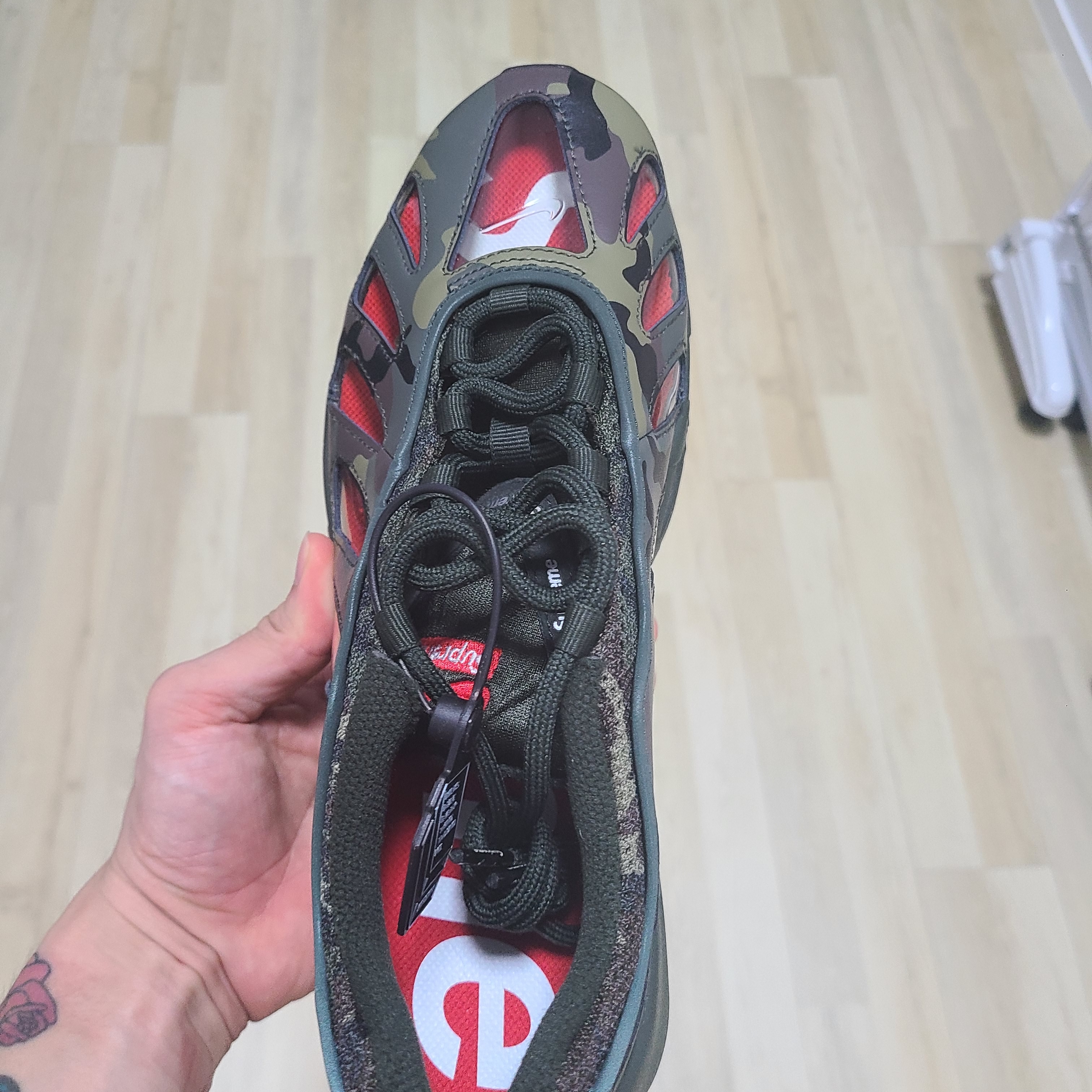 Nike x Supreme Air Max 96 Camo 착용 스타일 - 3
